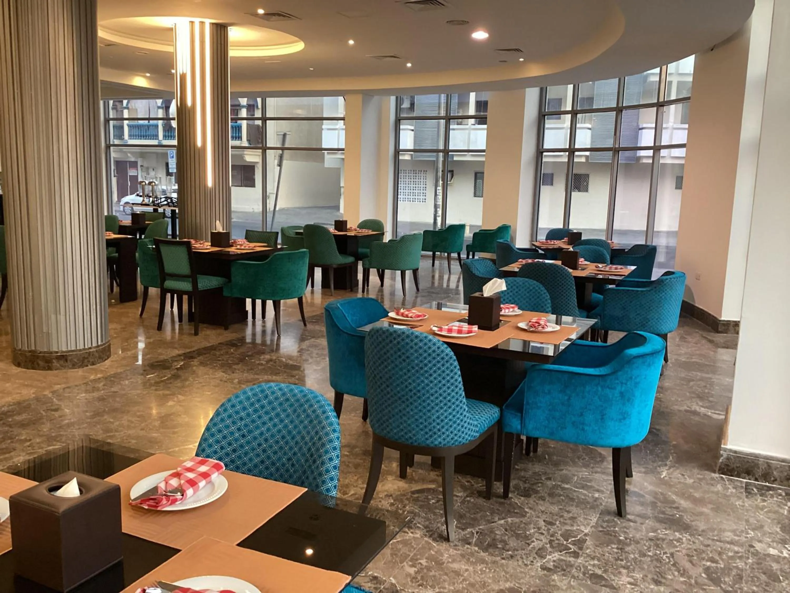 Restaurant/places to eat in Tamr Inn Hotel