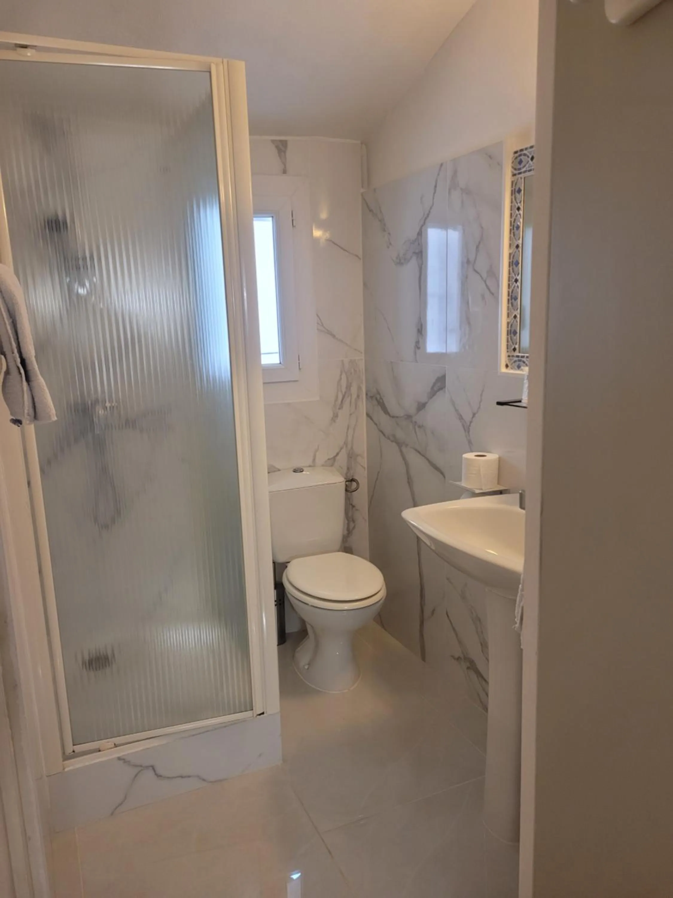 Bathroom in Hôtel Boquier, Avignon Centre