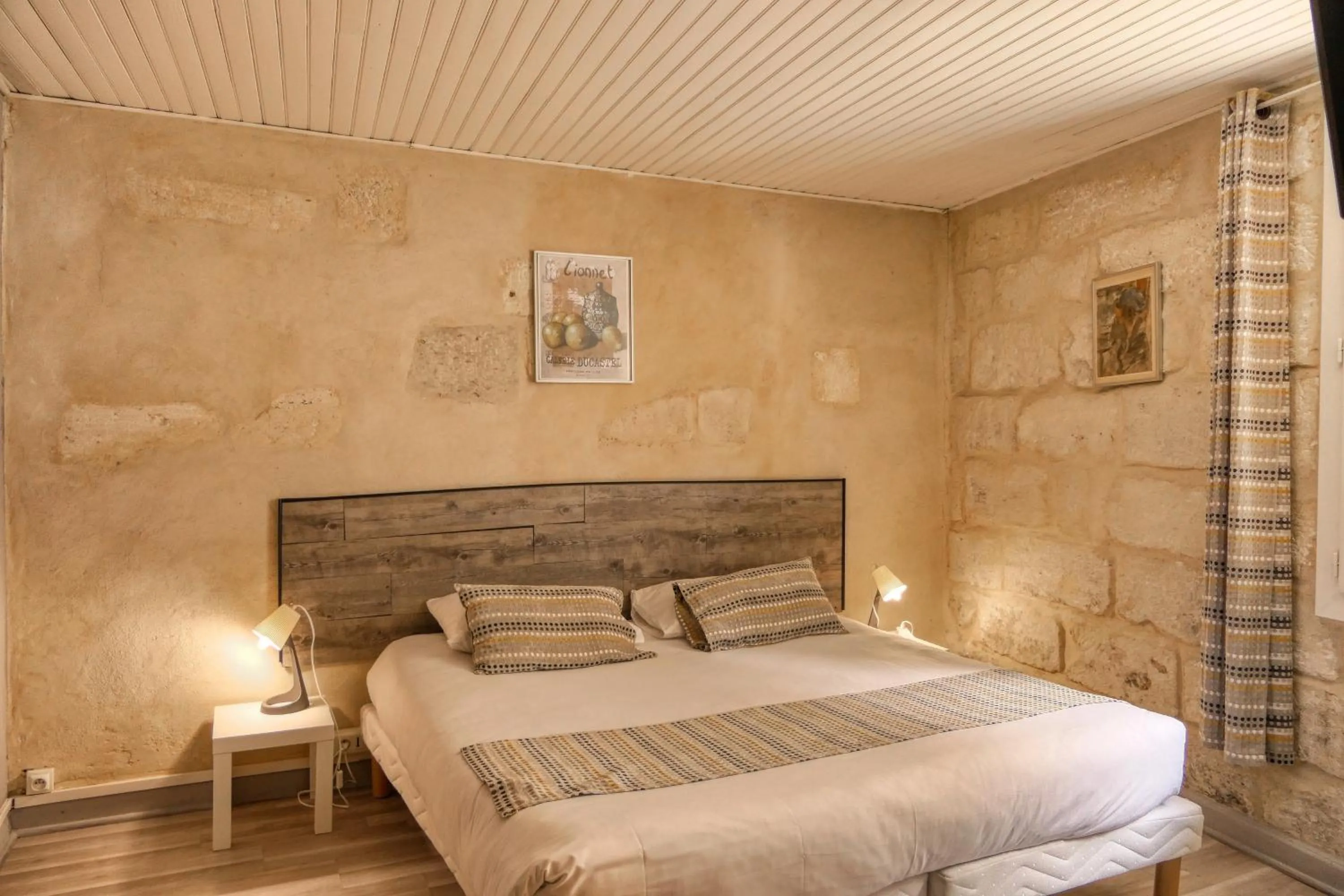 Photo of the whole room, Bed in Hôtel Boquier, Avignon Centre