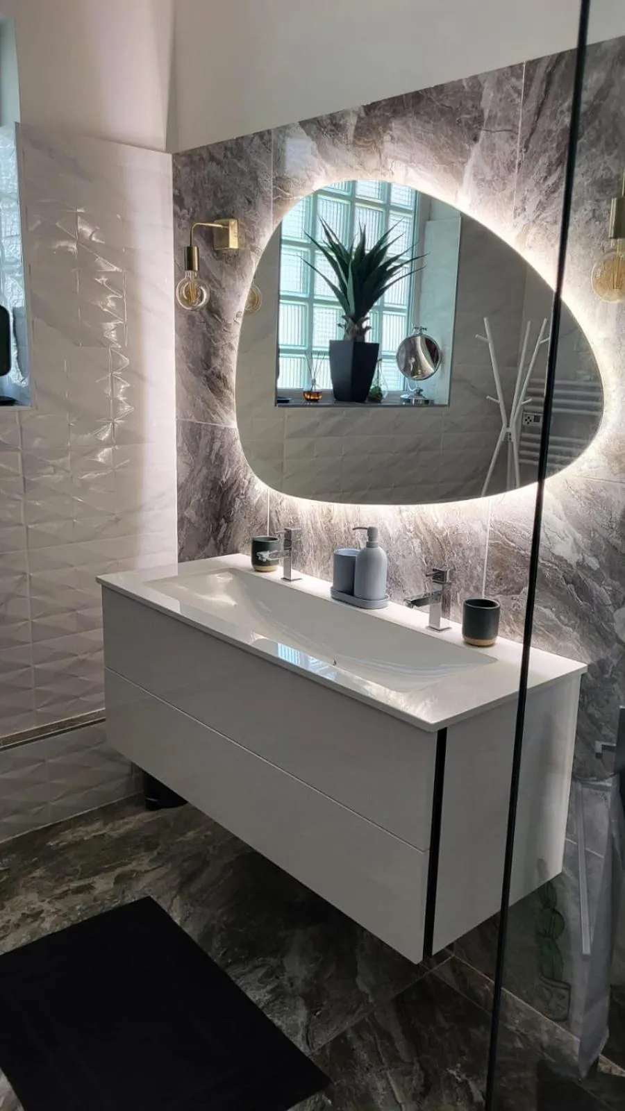 Bathroom in Hôtel Boquier, Avignon Centre