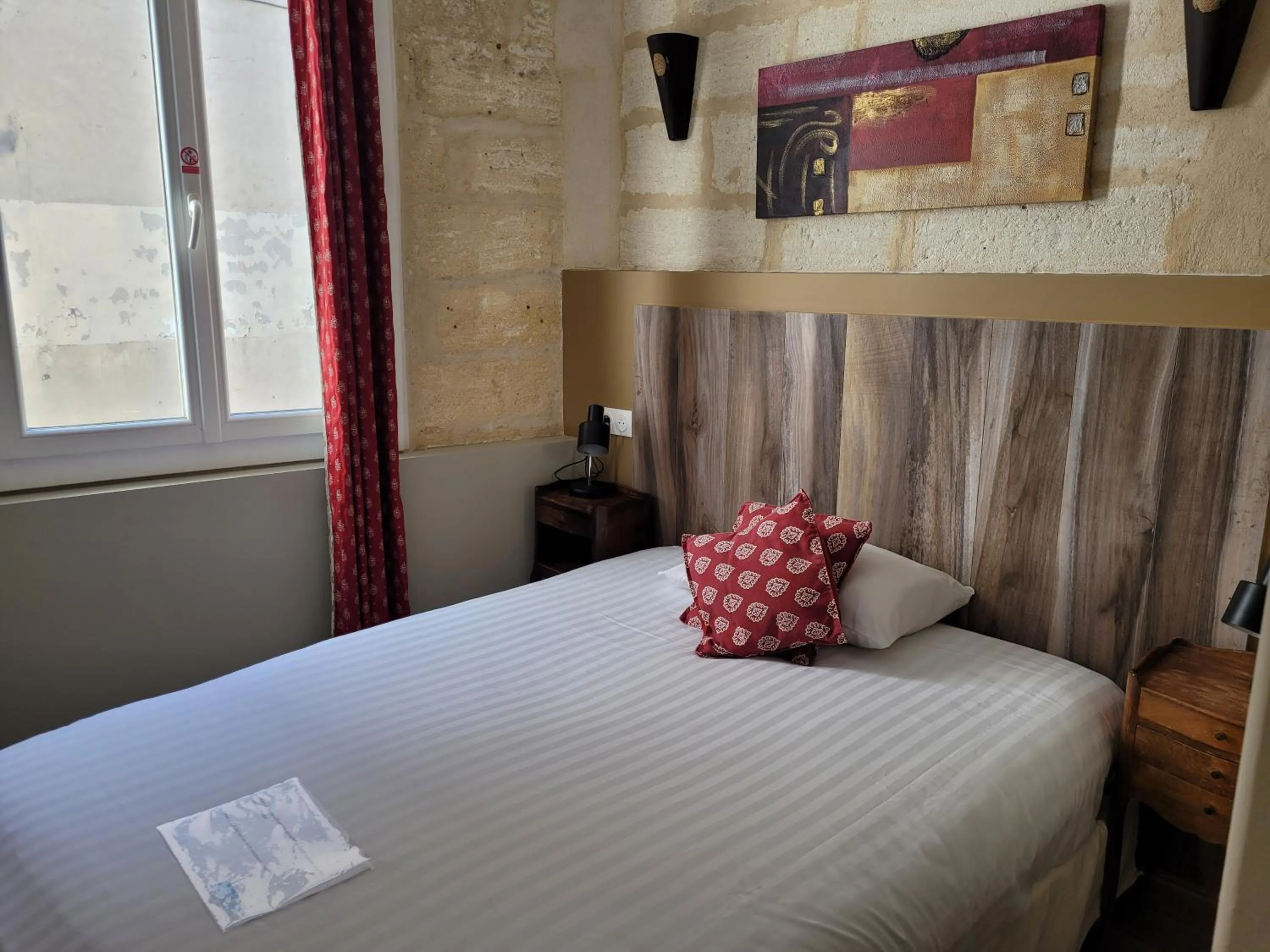 Bedroom, Bed in Hôtel Boquier, Avignon Centre