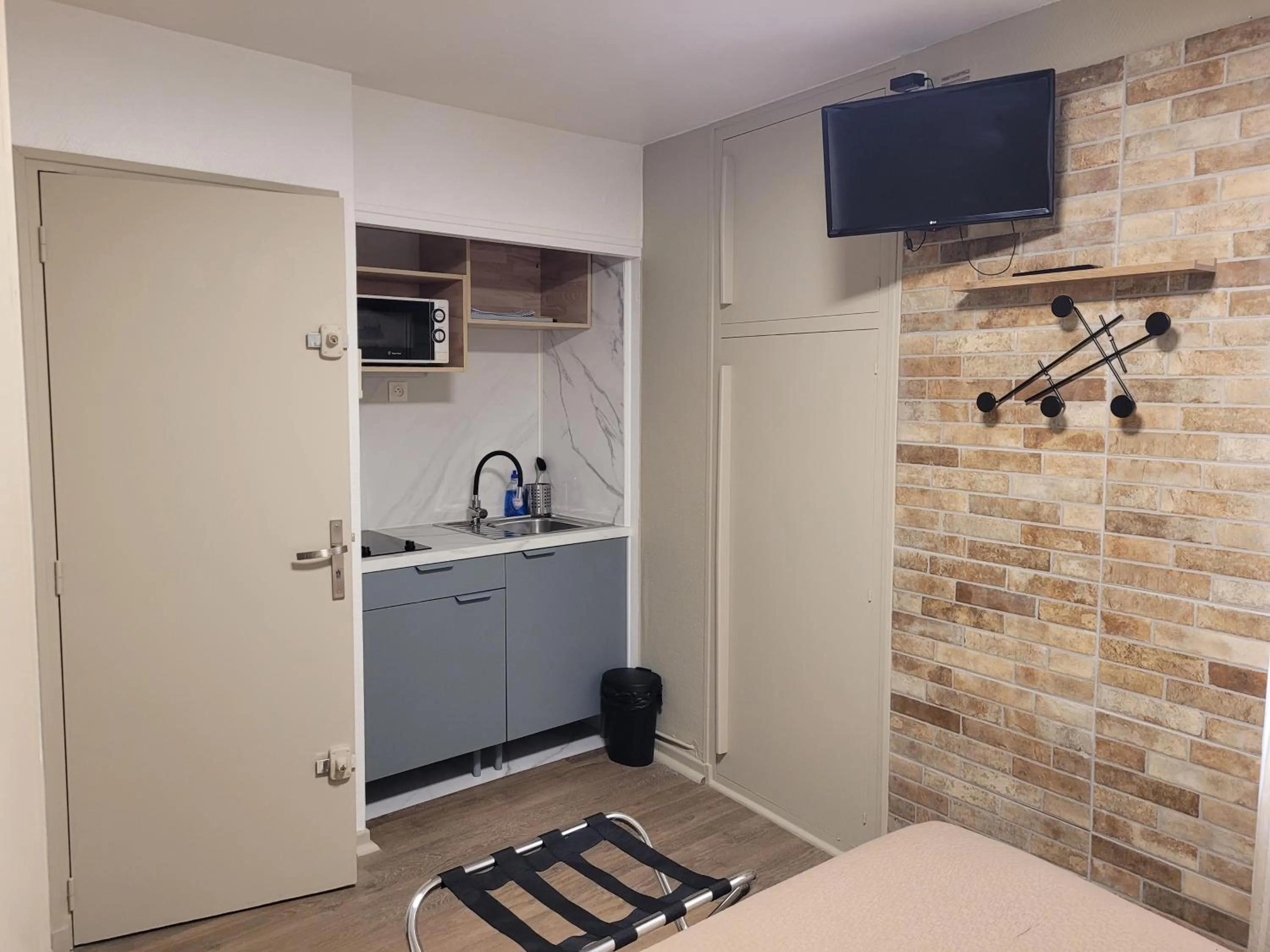 Kitchen or kitchenette in Hôtel Boquier, Avignon Centre