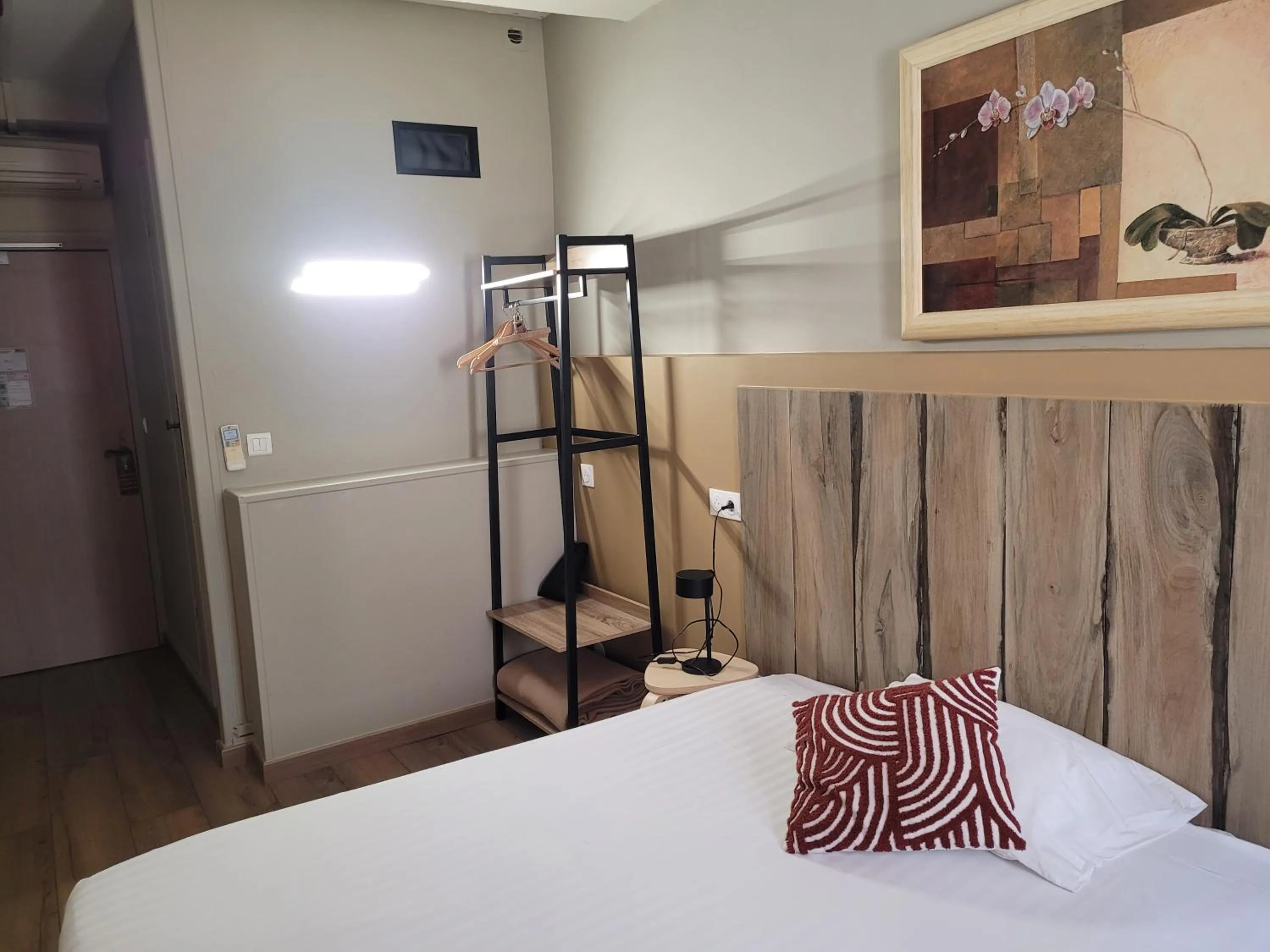 Photo of the whole room, Bed in Hôtel Boquier, Avignon Centre