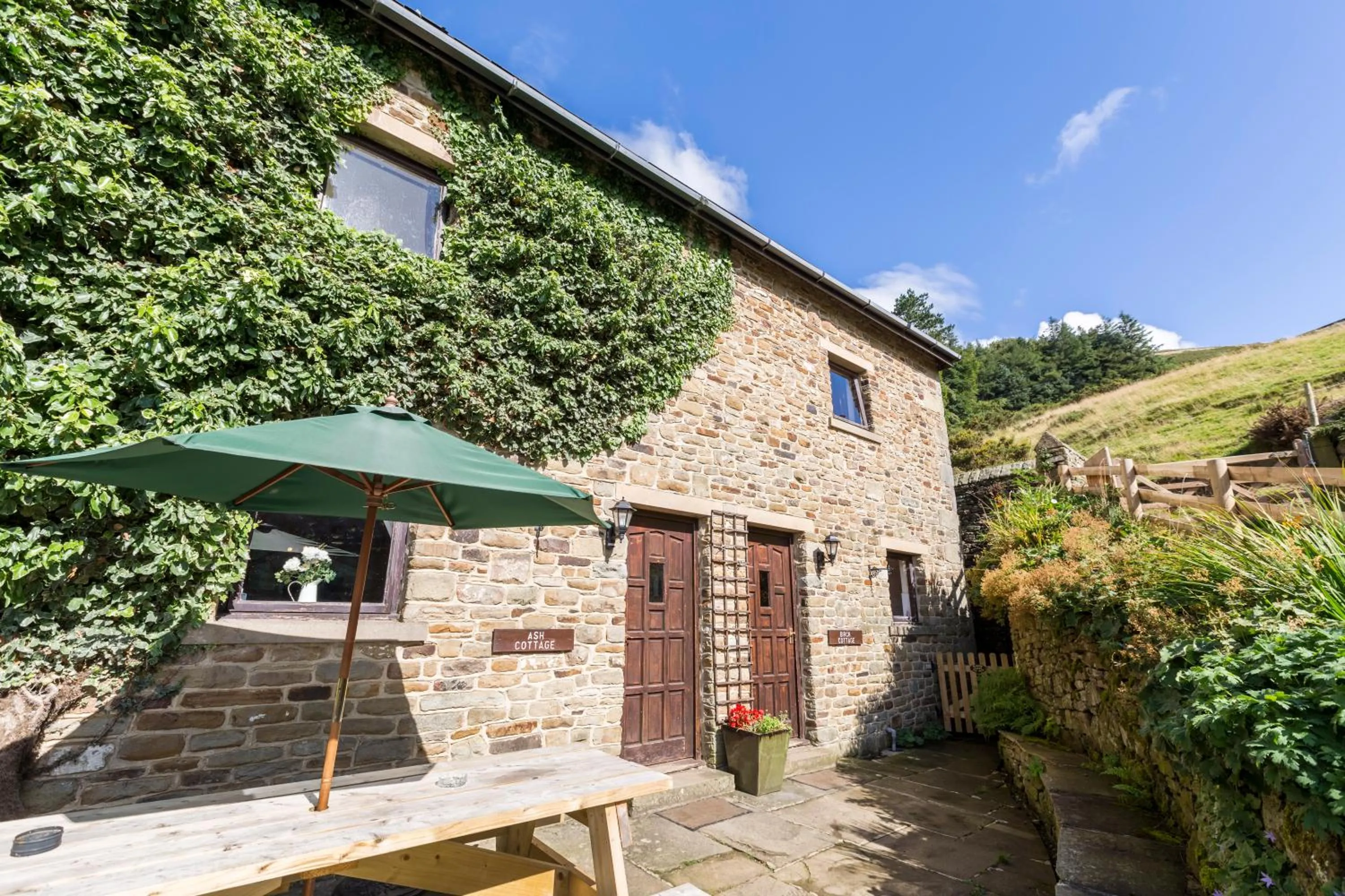 Twitchill Farm Cottages, Indoor Heated Pool, Peak District