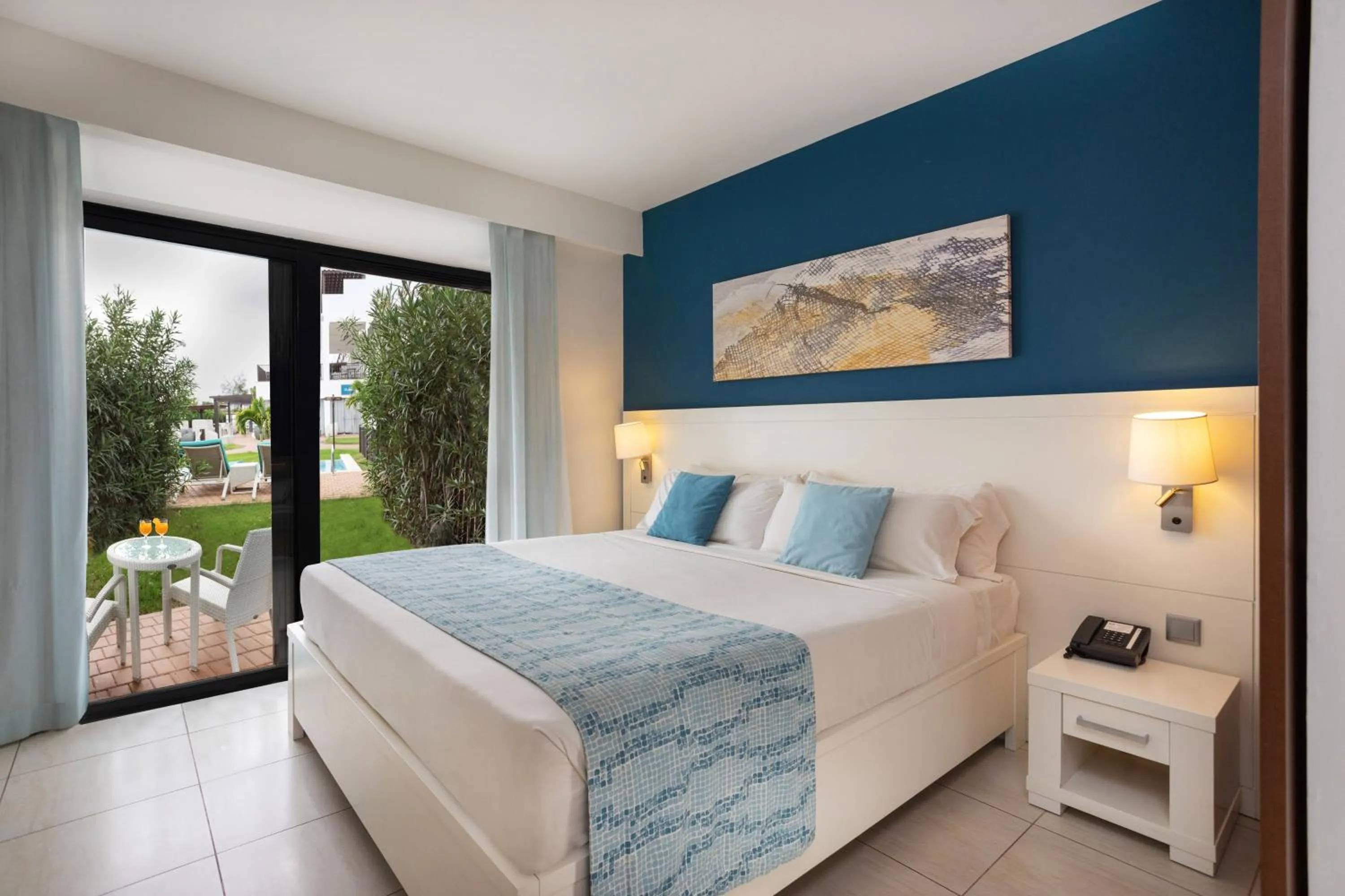 Bed in Meliá Laguna Beach