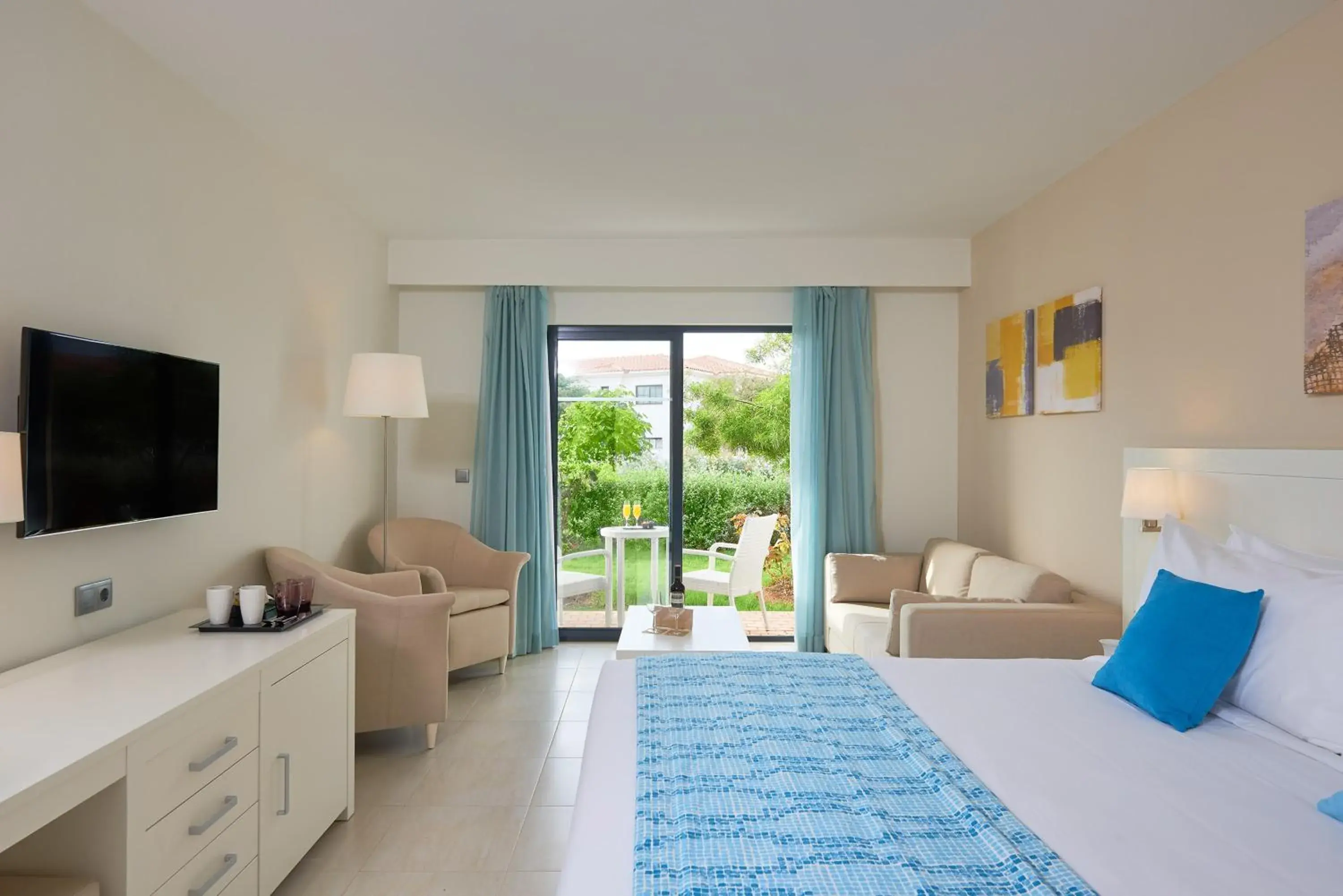 Double Room with Terrace in Meliá Laguna Beach Double Room with Terrace in Meliá Laguna Beach
