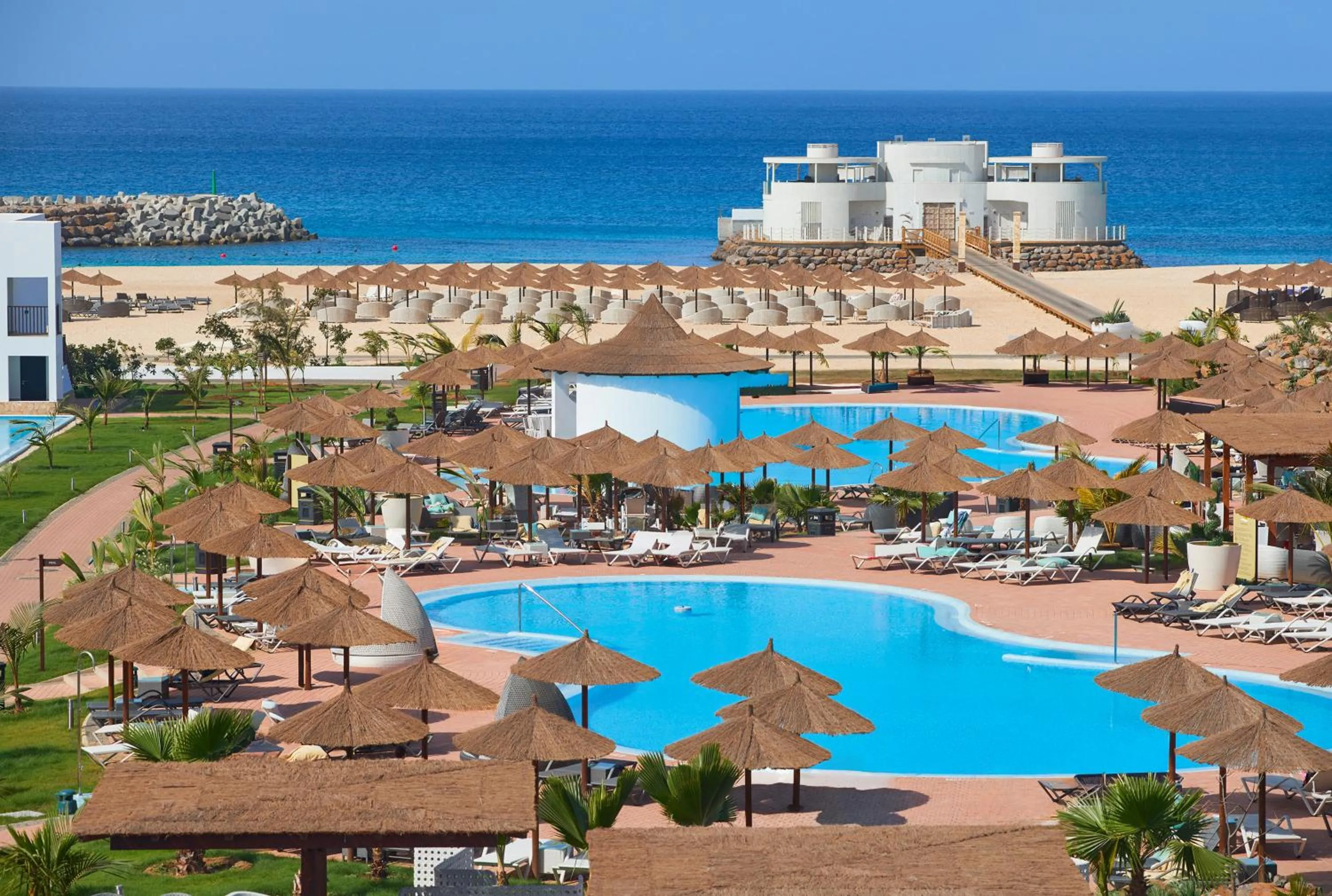 Swimming pool in Meliá Laguna Beach