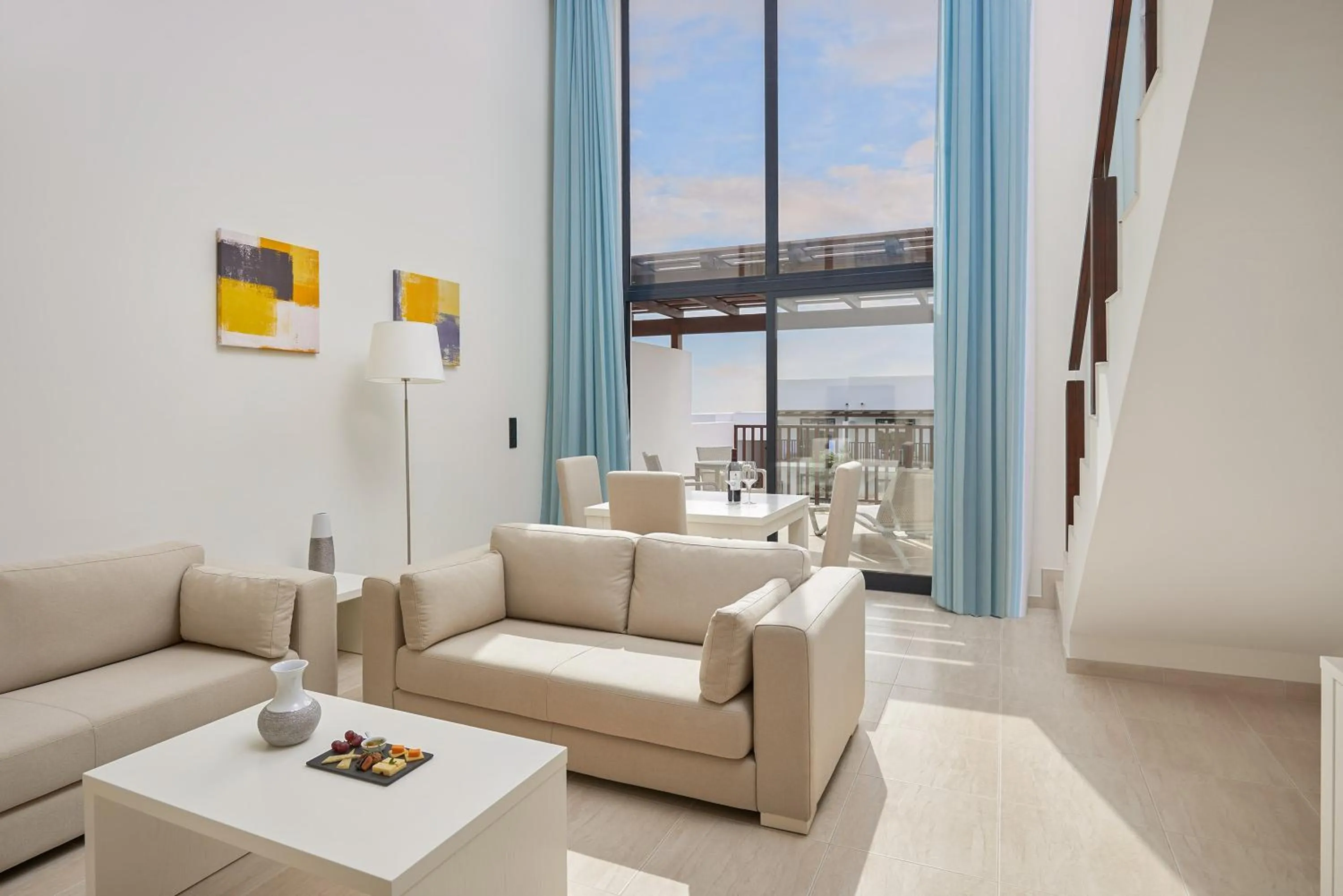 Living room in Meliá Laguna Beach