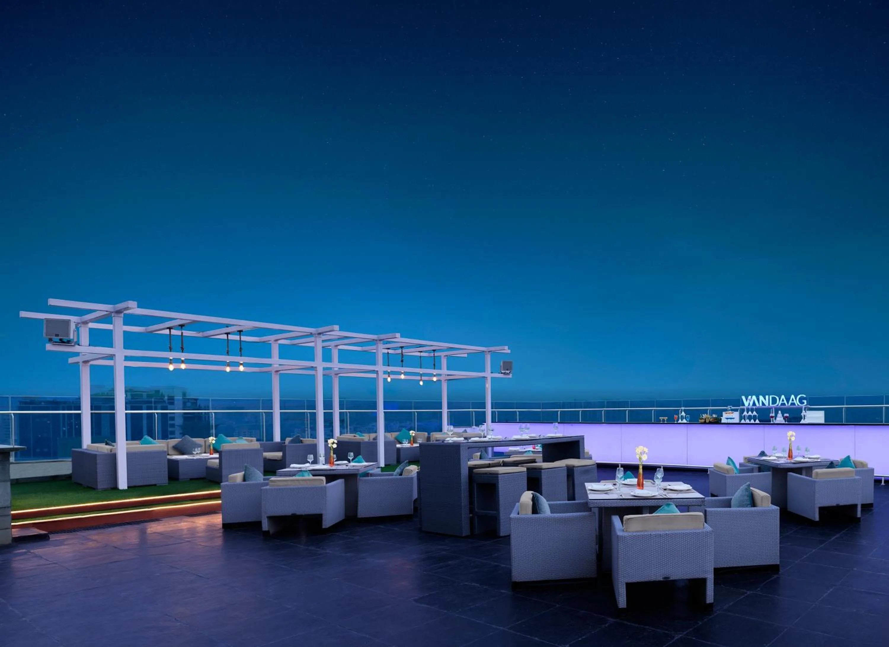 Restaurant/places to eat in Vivanta Pune, Hinjawadi