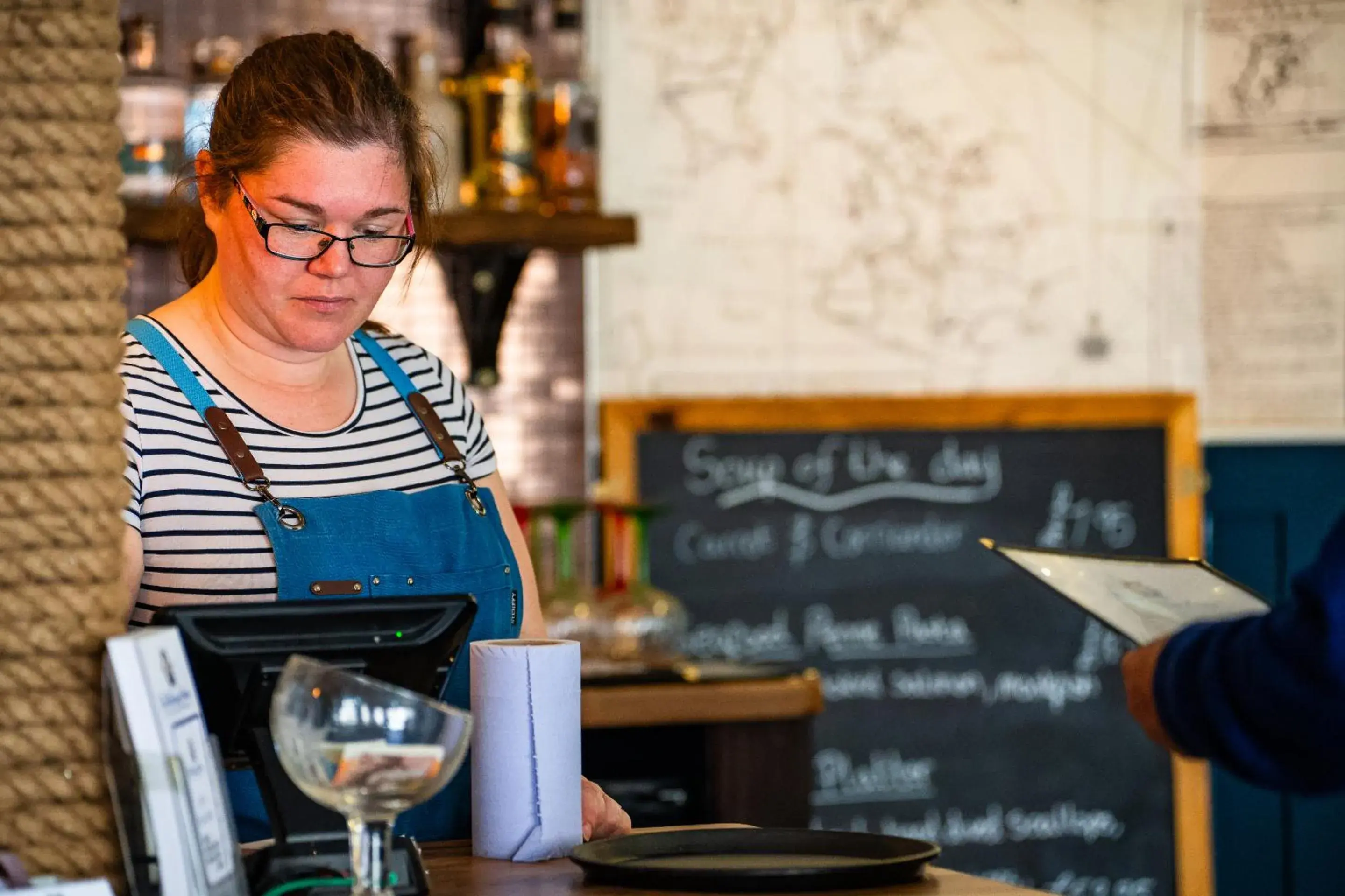 Dining area in Murray Arms Hotel and Seafood Restaurant, Orkney Dining area in Murray Arms Hotel and Seafood Restaurant, Orkney