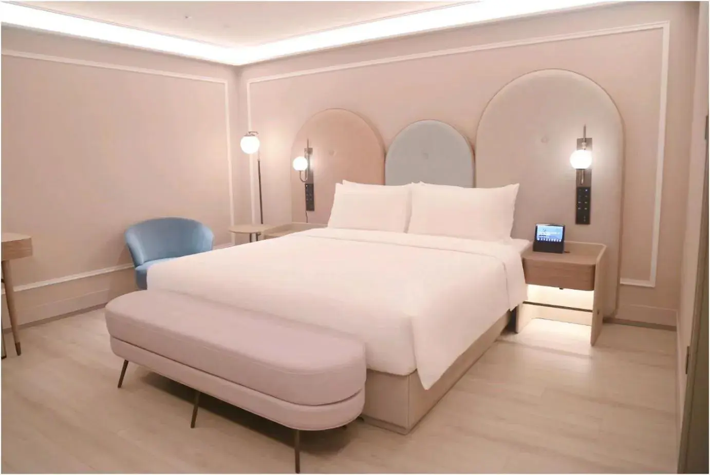 room service, Bed in Mercure Beijing Anzhen Olympic Center room service, Bed in Mercure Beijing Anzhen Olympic Center