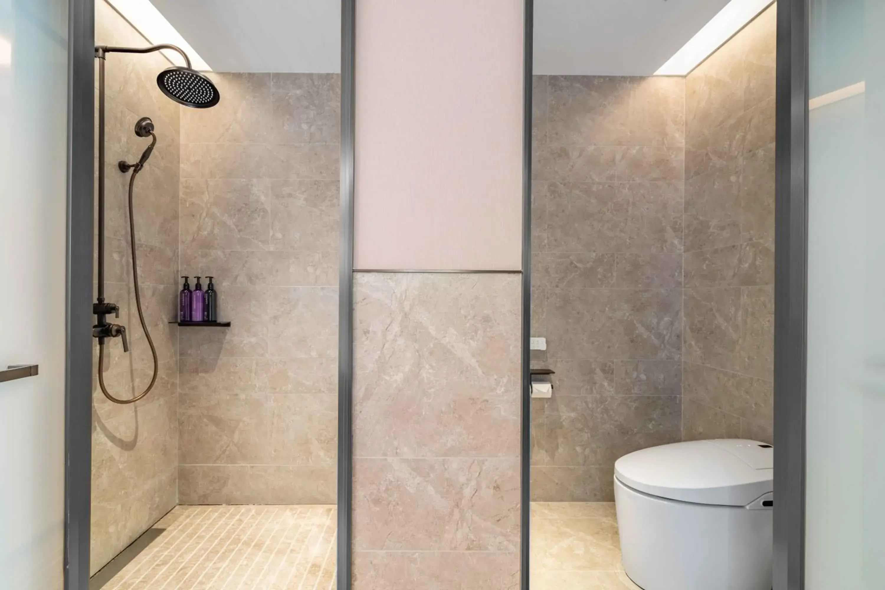 Deluxe King Room - single occupancy in Mercure Hangzhou Gongshu Wanda Plaza Deluxe King Room - single occupancy in Mercure Hangzhou Gongshu Wanda Plaza