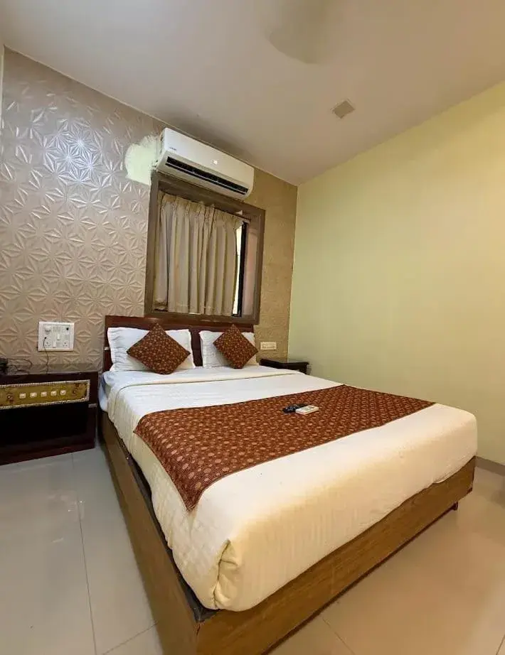 Budget Double Room in P A Residency Budget Double Room in P A Residency