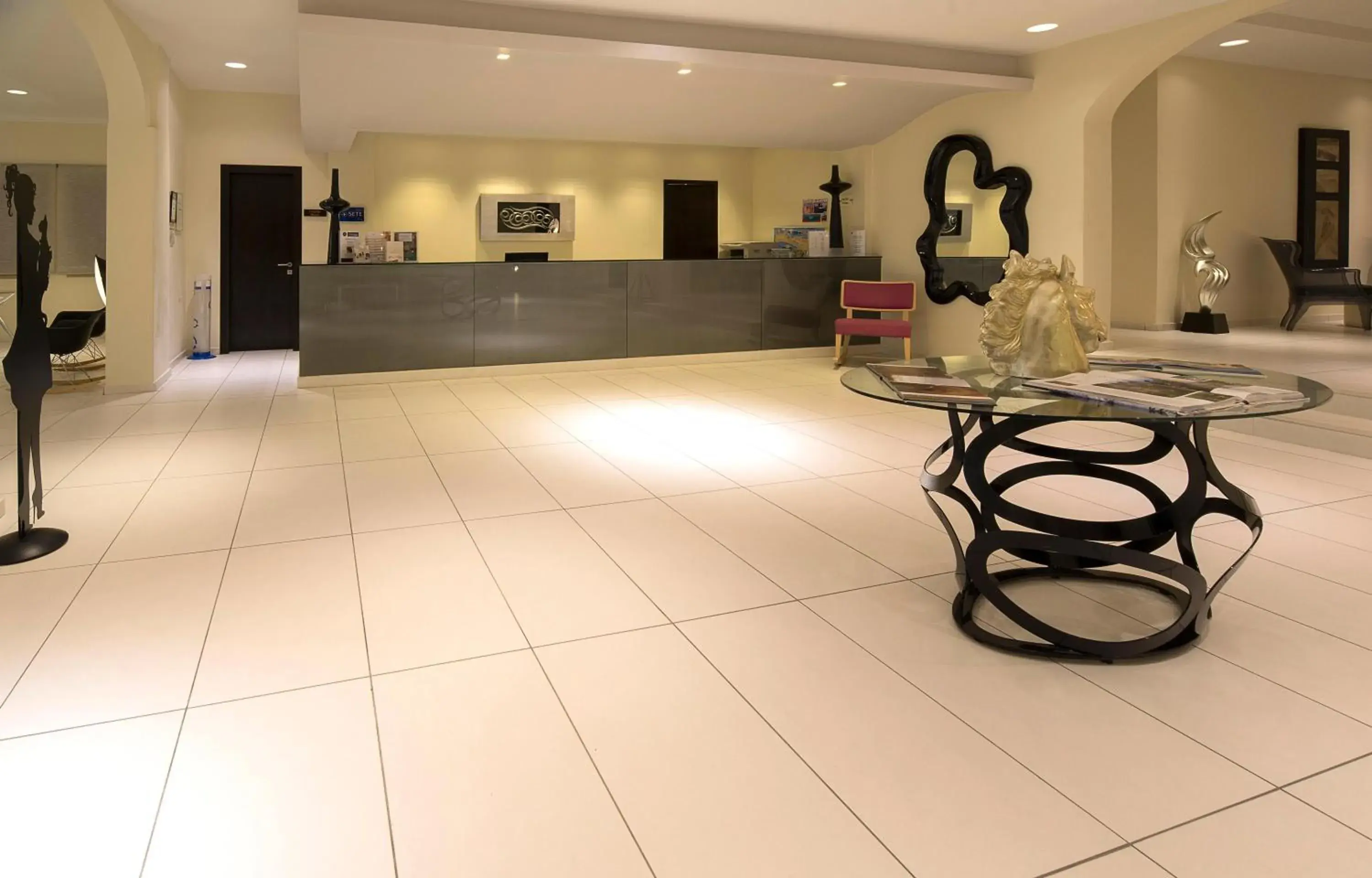 Lobby or reception in Golden Beach Lobby or reception in Golden Beach