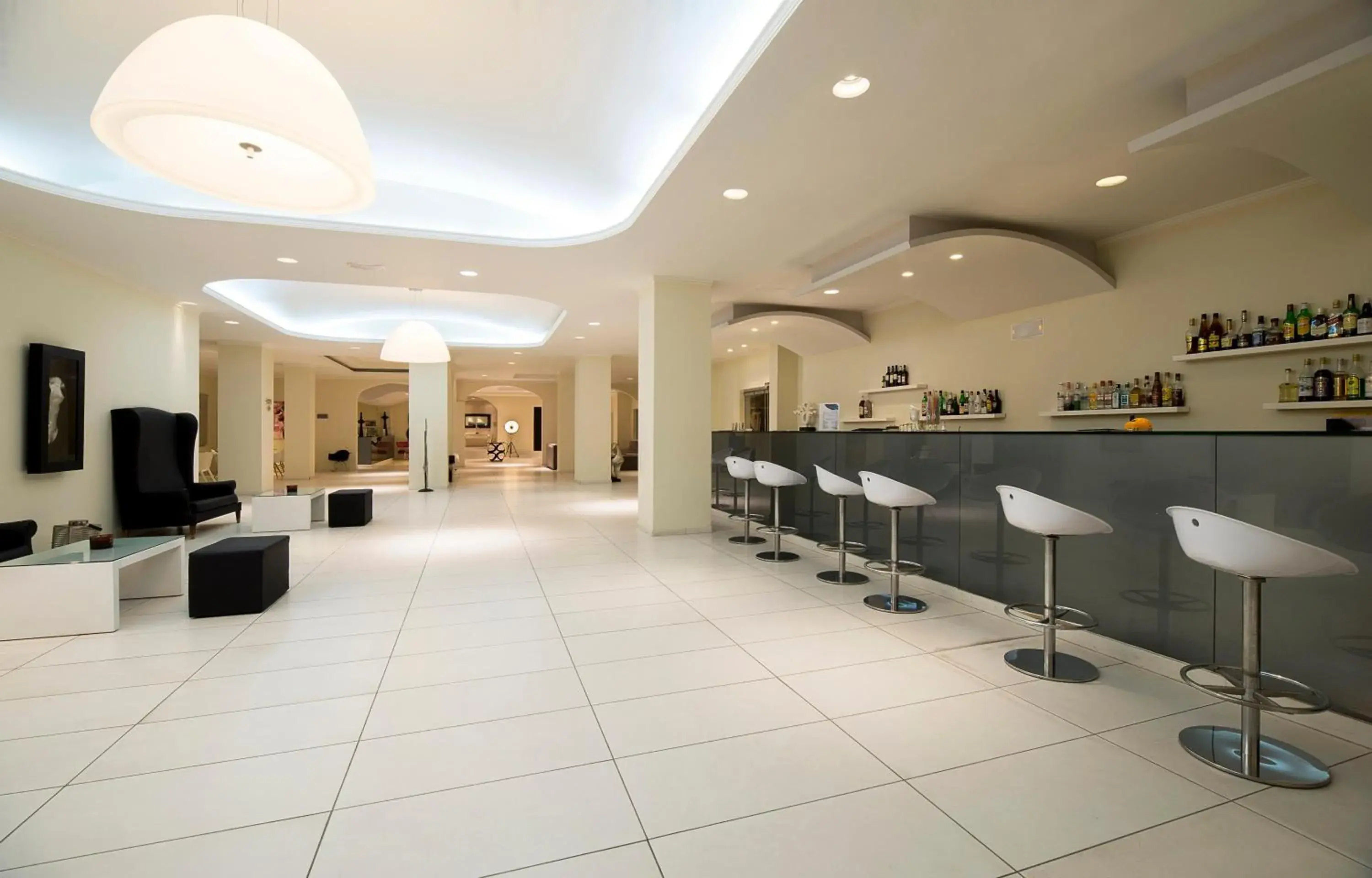 Lounge or bar in Golden Beach Lounge or bar in Golden Beach