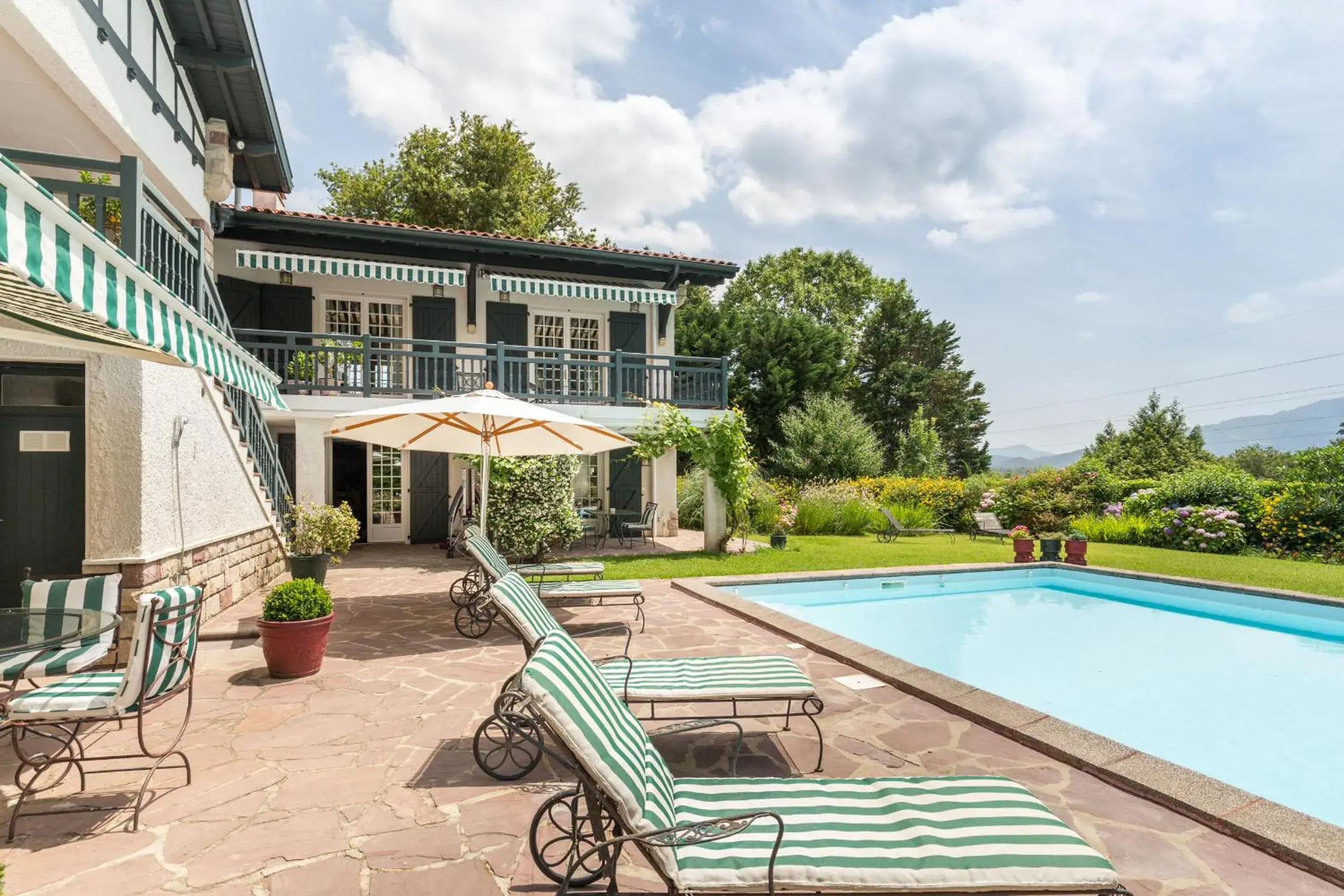 Triple Room with Pool View in Golfetmer Triple Room with Pool View in Golfetmer