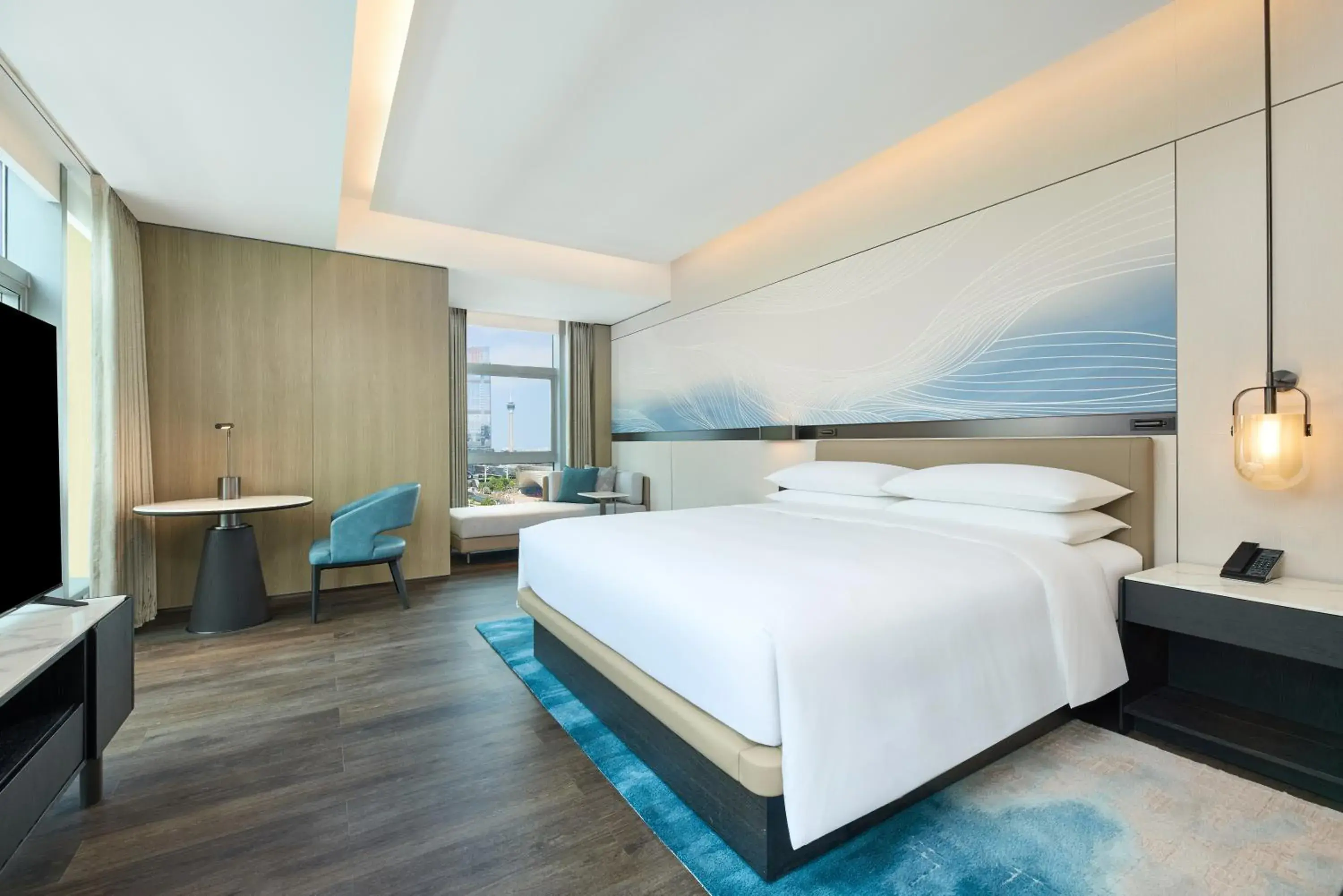 Premier Corner King Room with City View in Courtyard by Marriott Zhuhai Premier Corner King Room with City View in Courtyard by Marriott Zhuhai