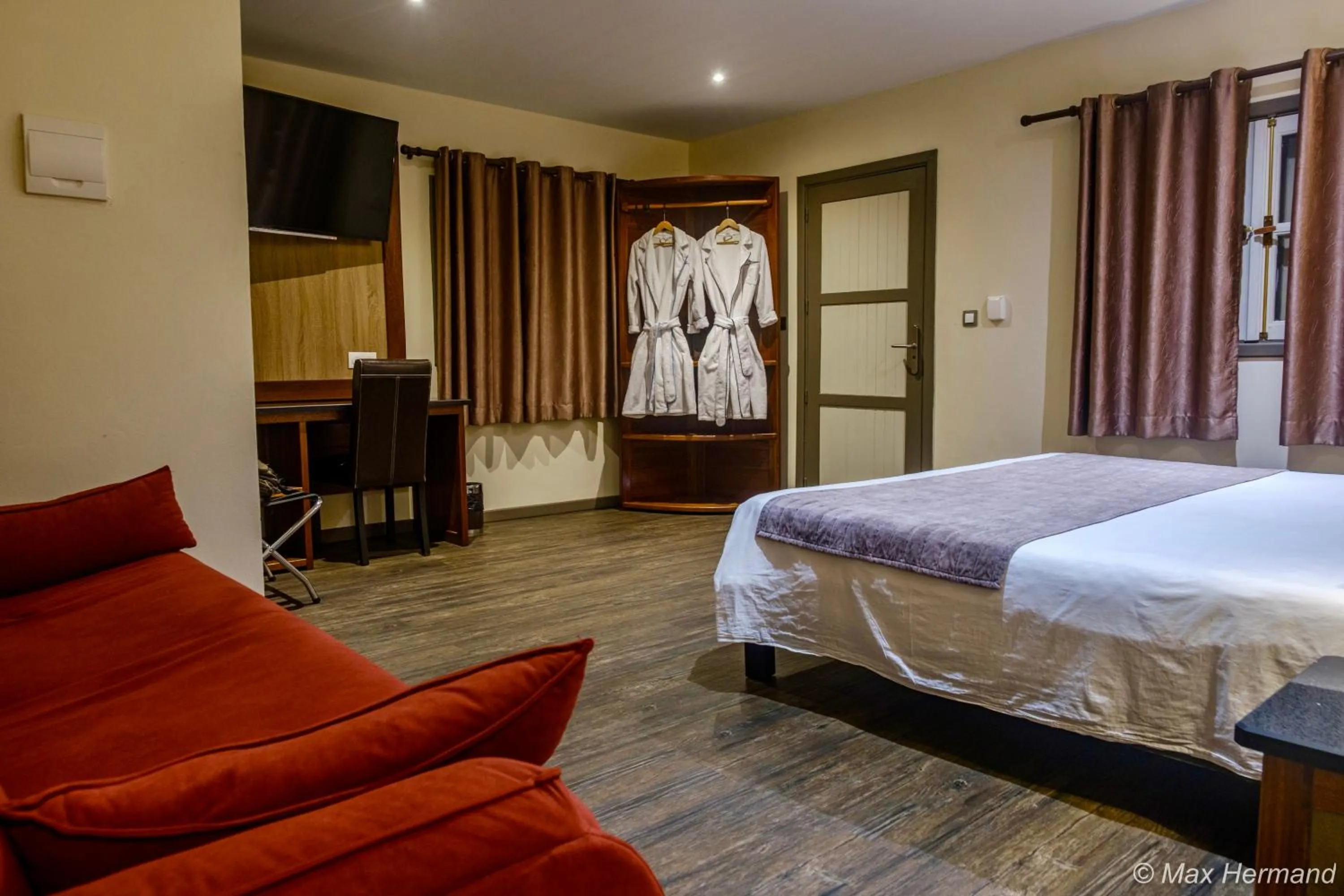 Bedroom, Bed in Domaine du lac bleu