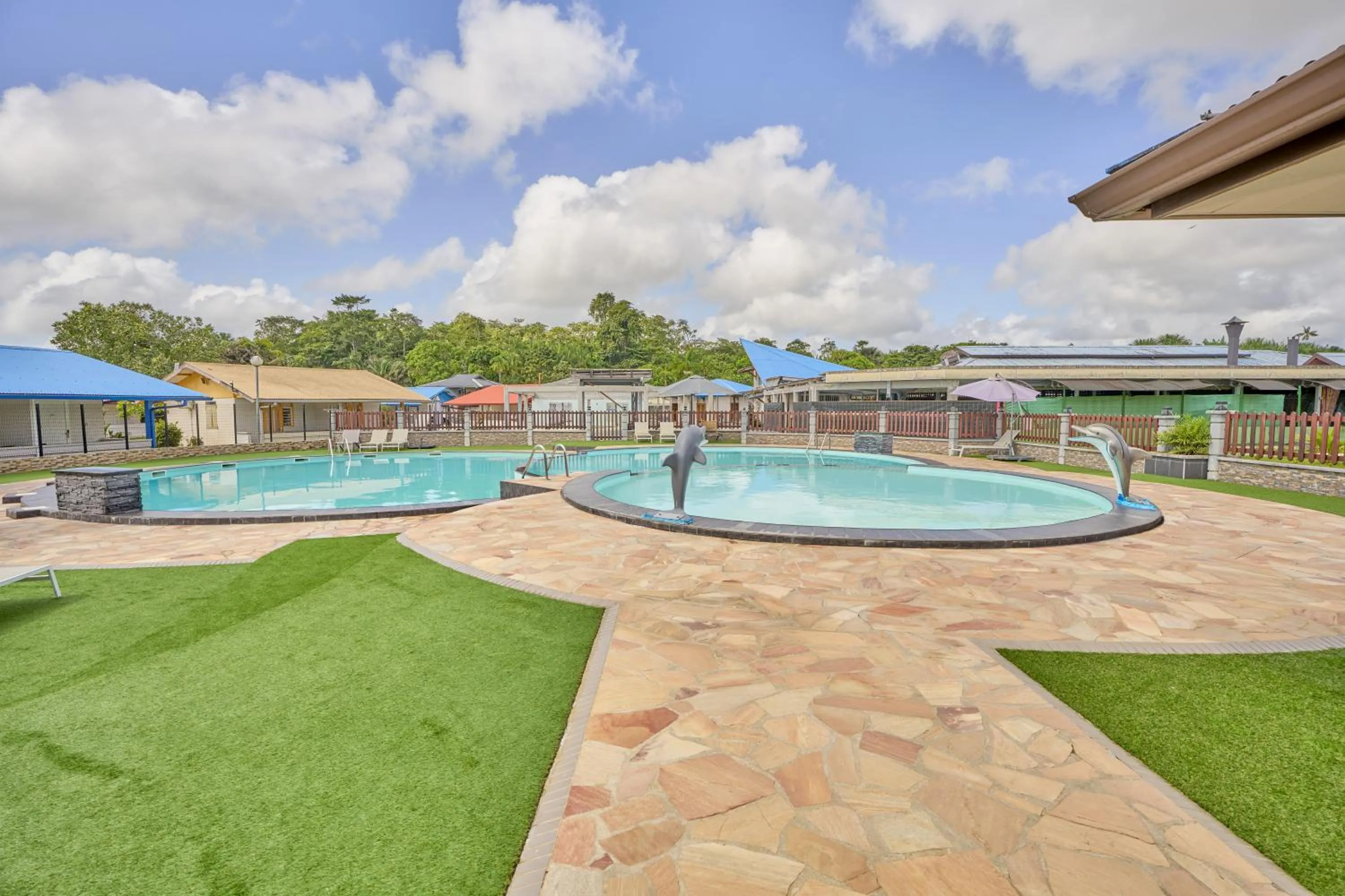 Swimming pool in Domaine du lac bleu