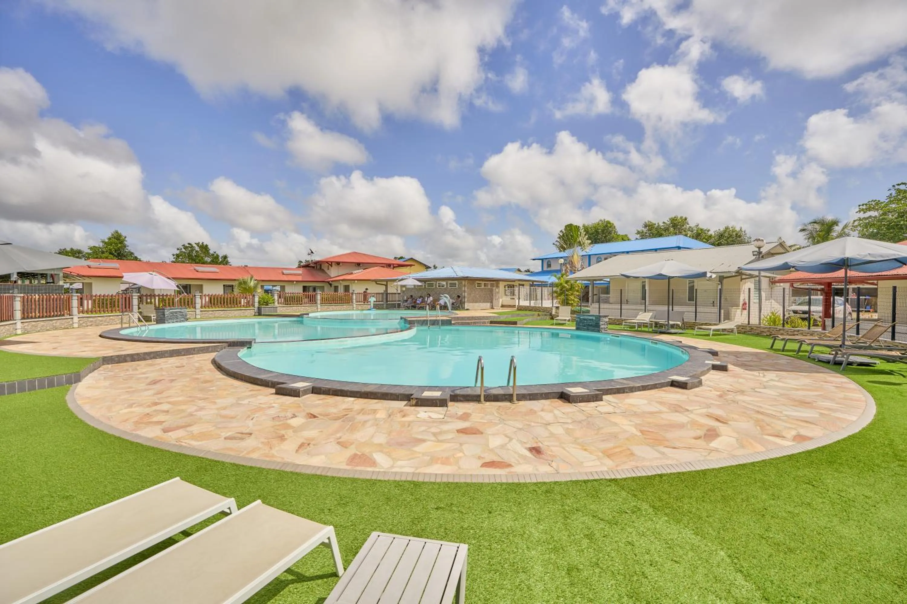 Swimming pool in Domaine du lac bleu