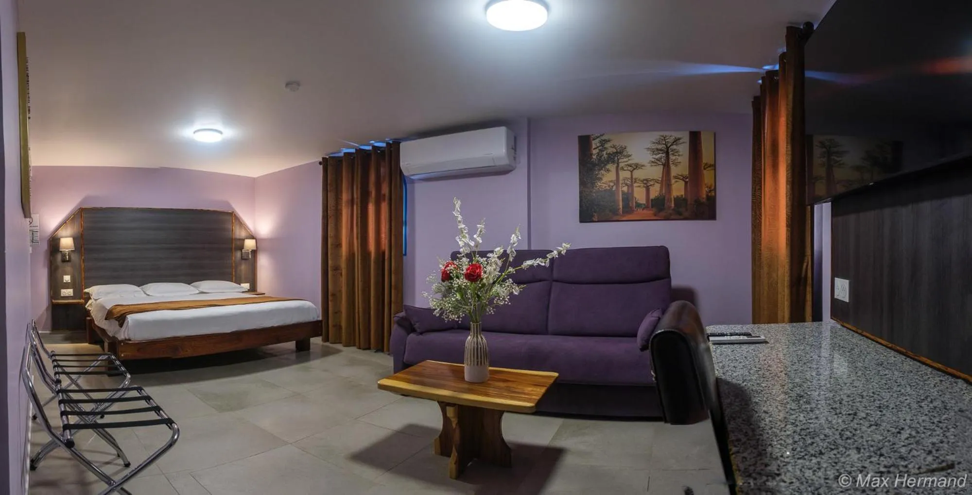 Photo of the whole room, Bed in Domaine du lac bleu