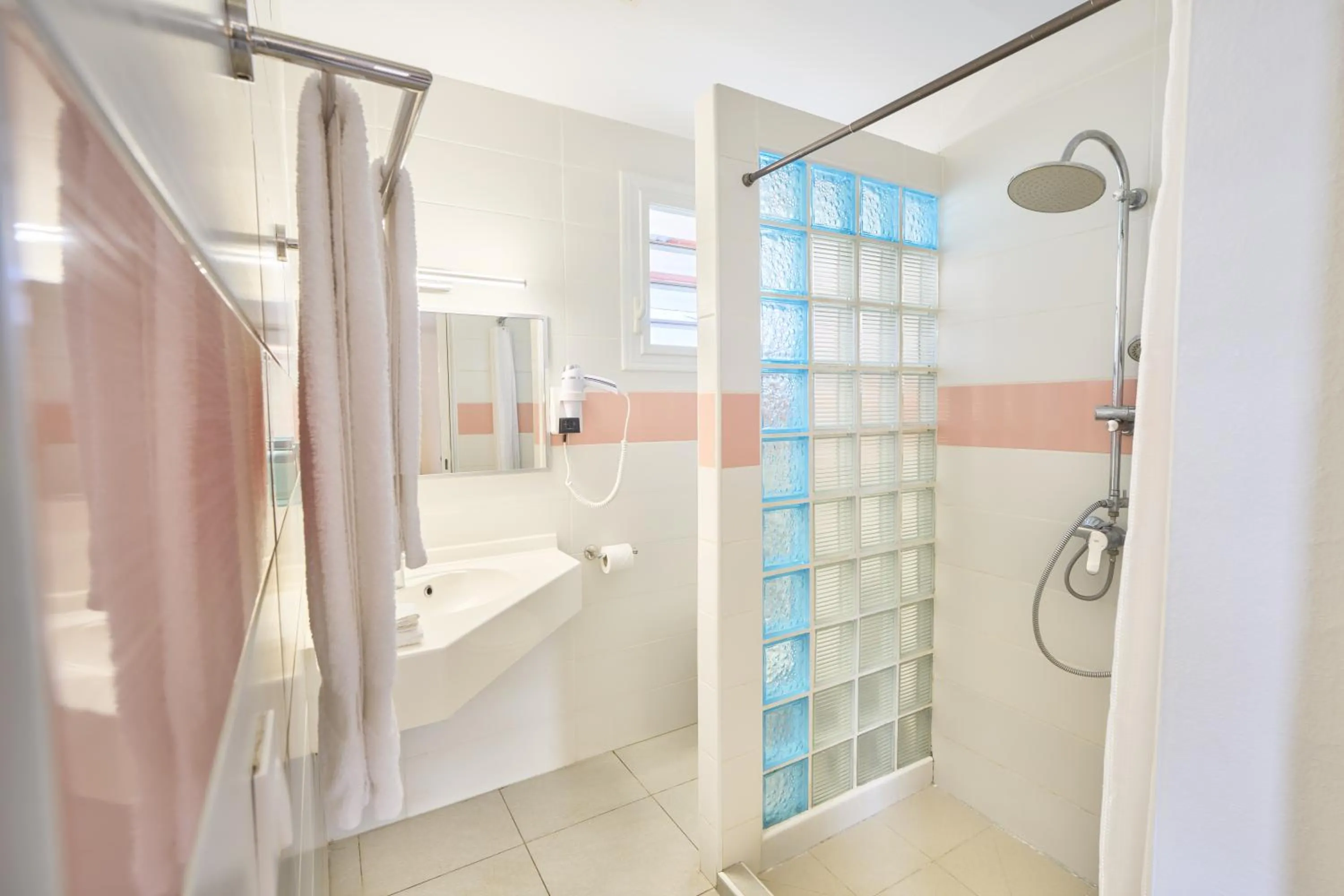 Shower in Domaine du lac bleu
