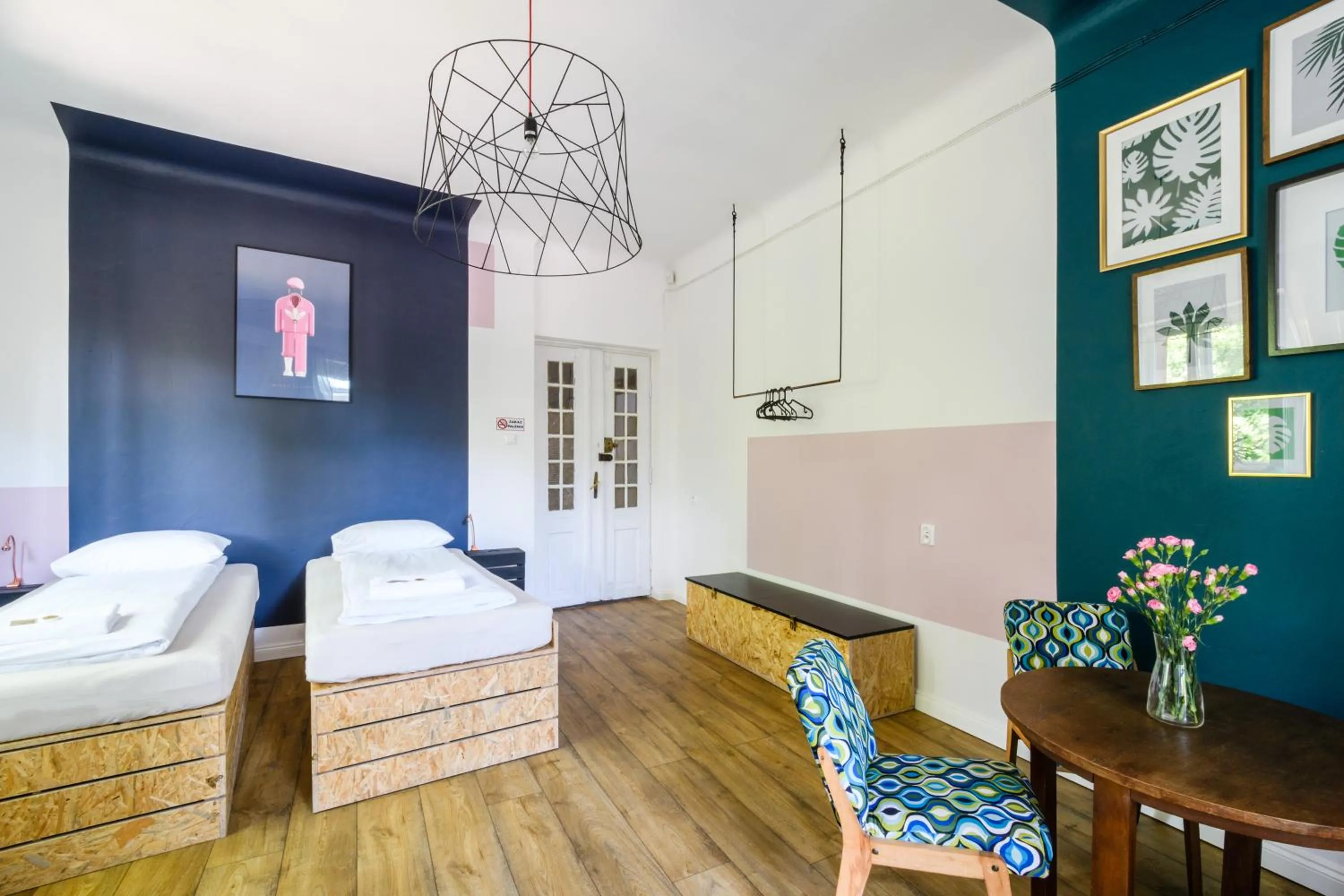 Communal lounge/ TV room, Bed in Lull Hostel