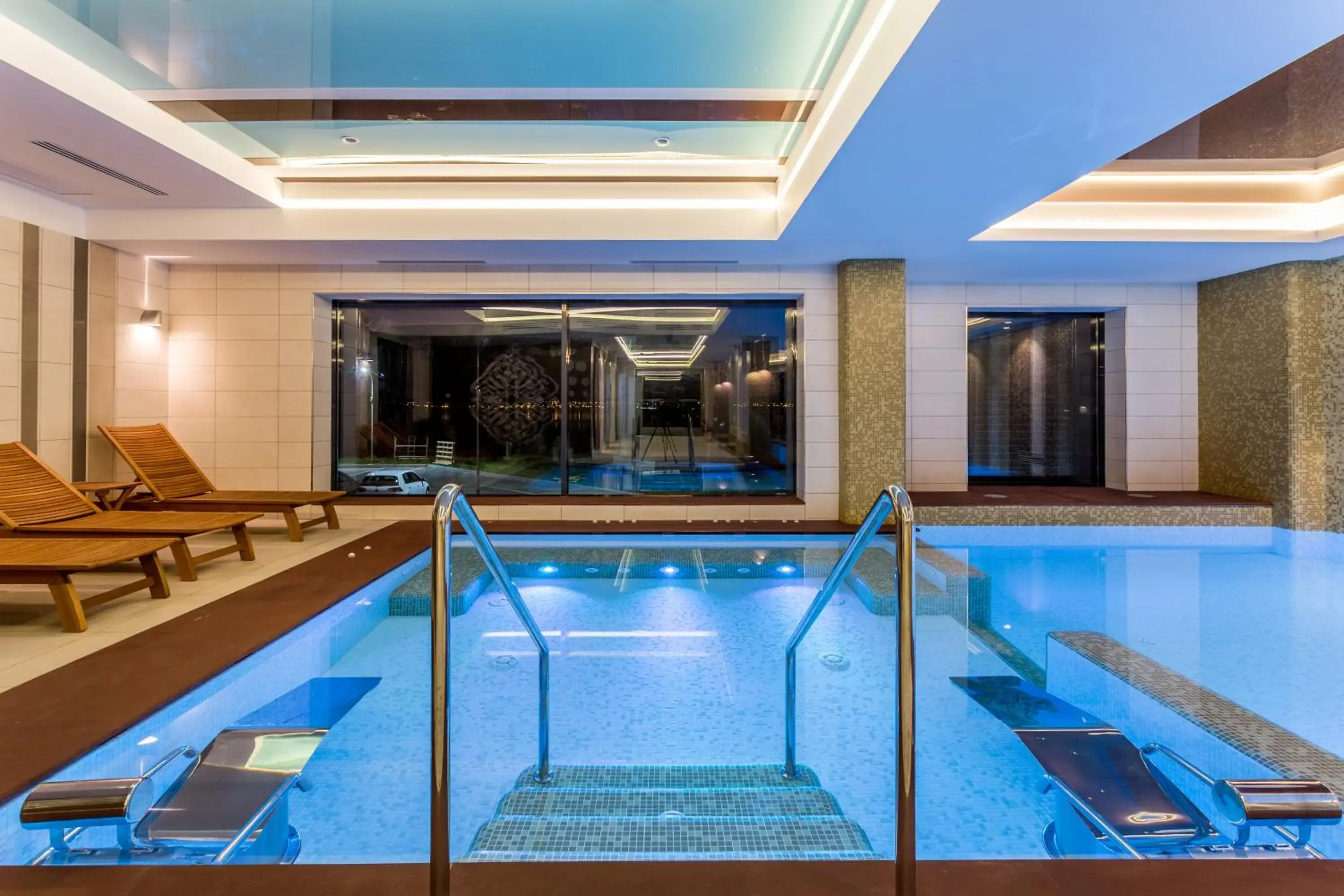 Swimming pool in New Splendid Hotel & Spa - Adults Only (+16) Swimming pool in New Splendid Hotel & Spa - Adults Only (+16)