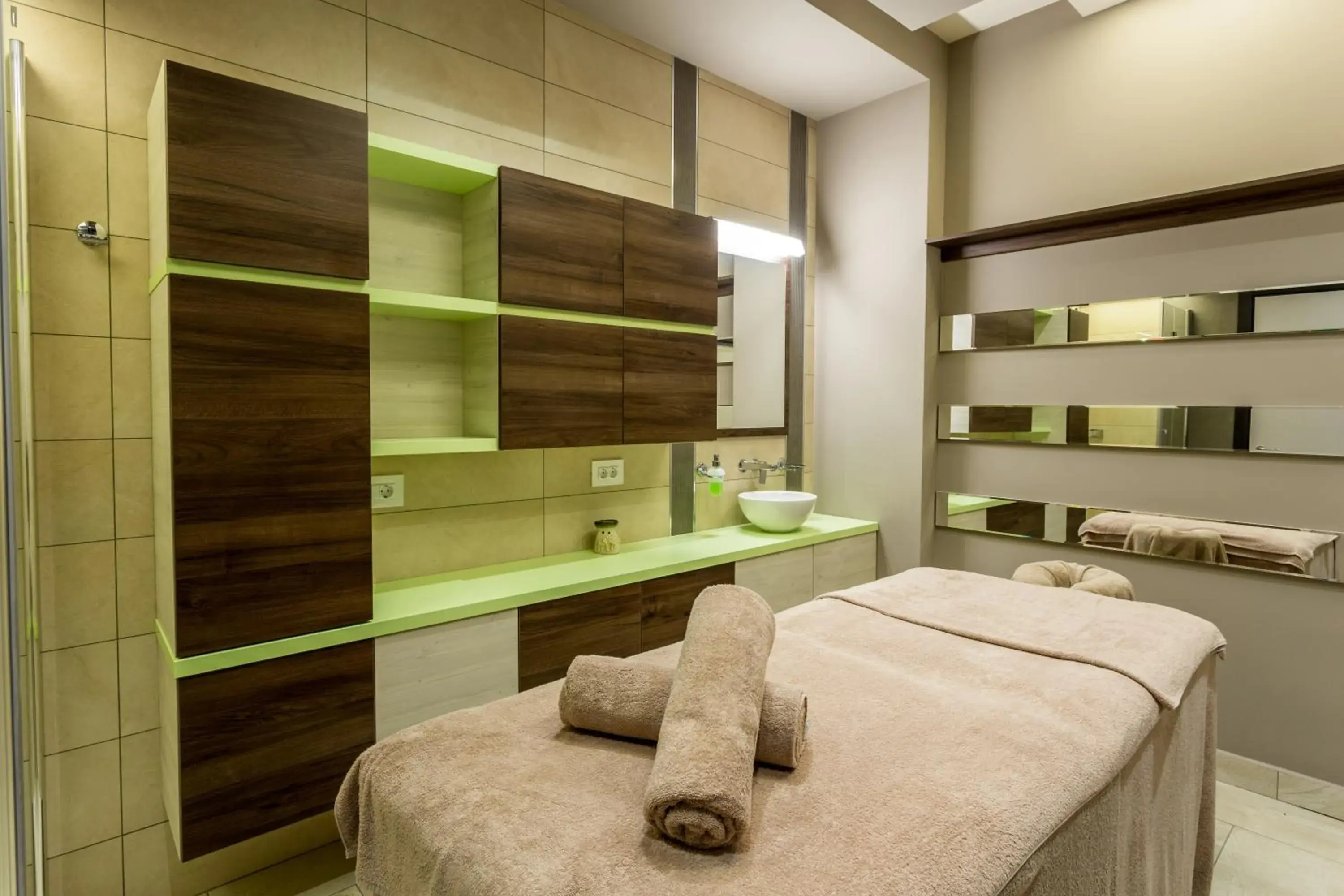Massage, Bed in New Splendid Hotel & Spa - Adults Only (+16) Massage, Bed in New Splendid Hotel & Spa - Adults Only (+16)