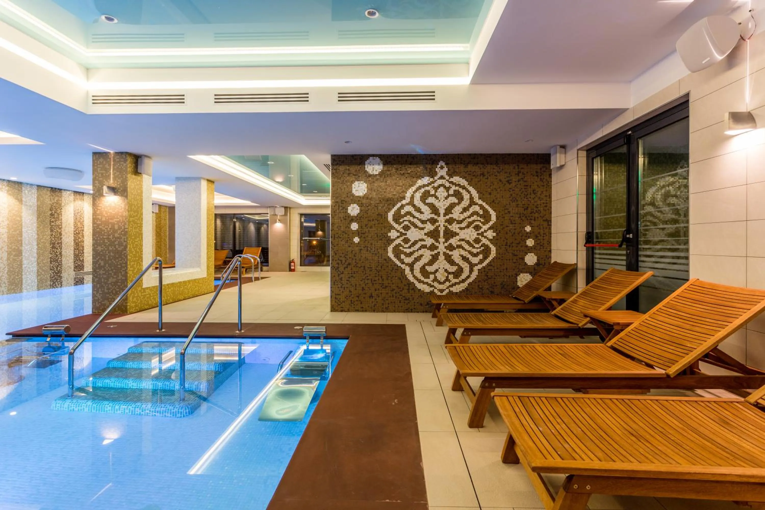 Swimming pool in New Splendid Hotel & Spa - Adults Only (+16)