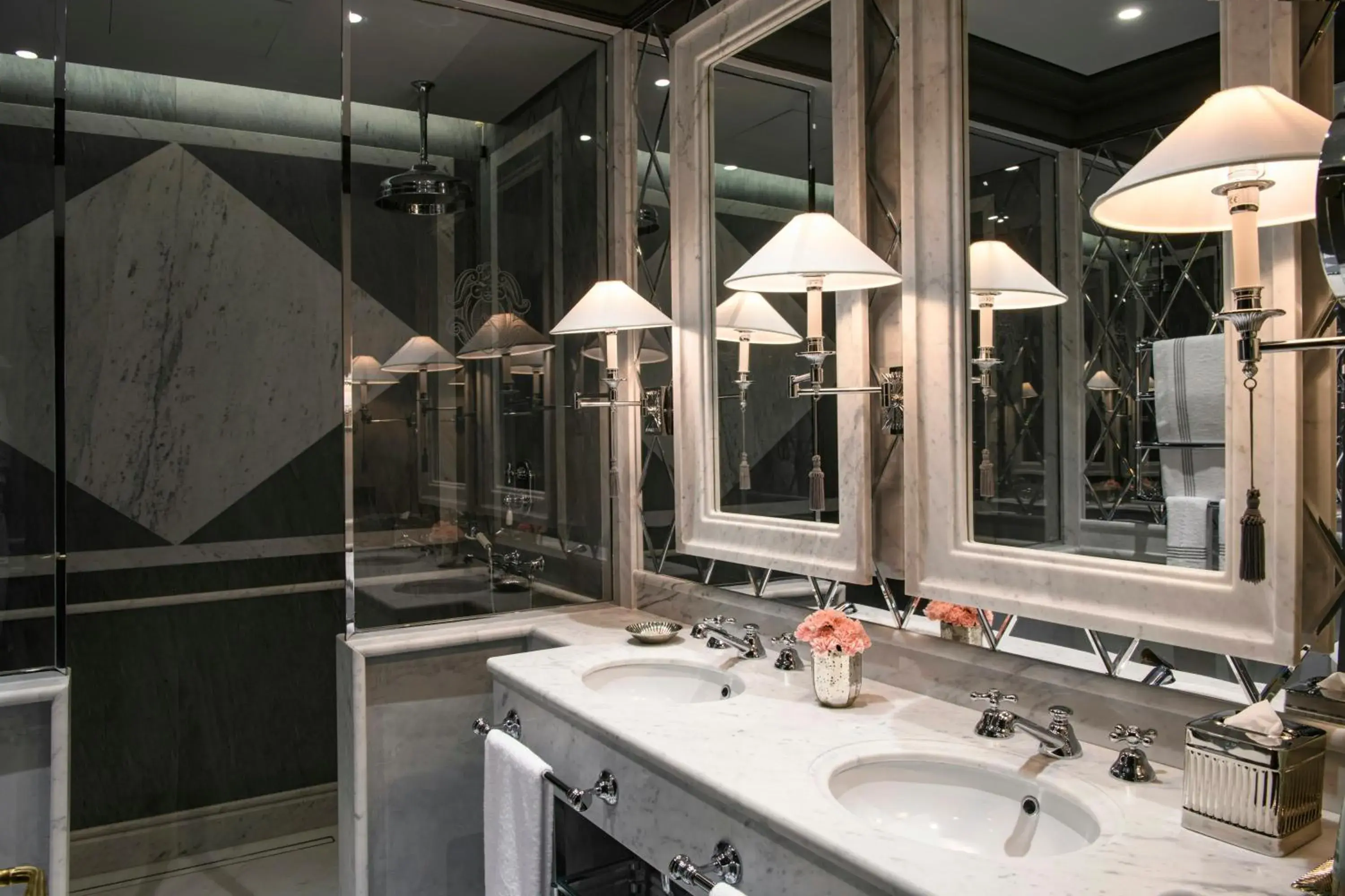 Bathroom in Helvetia&Bristol Firenze – Starhotels Collezione Bathroom in Helvetia&Bristol Firenze – Starhotels Collezione
