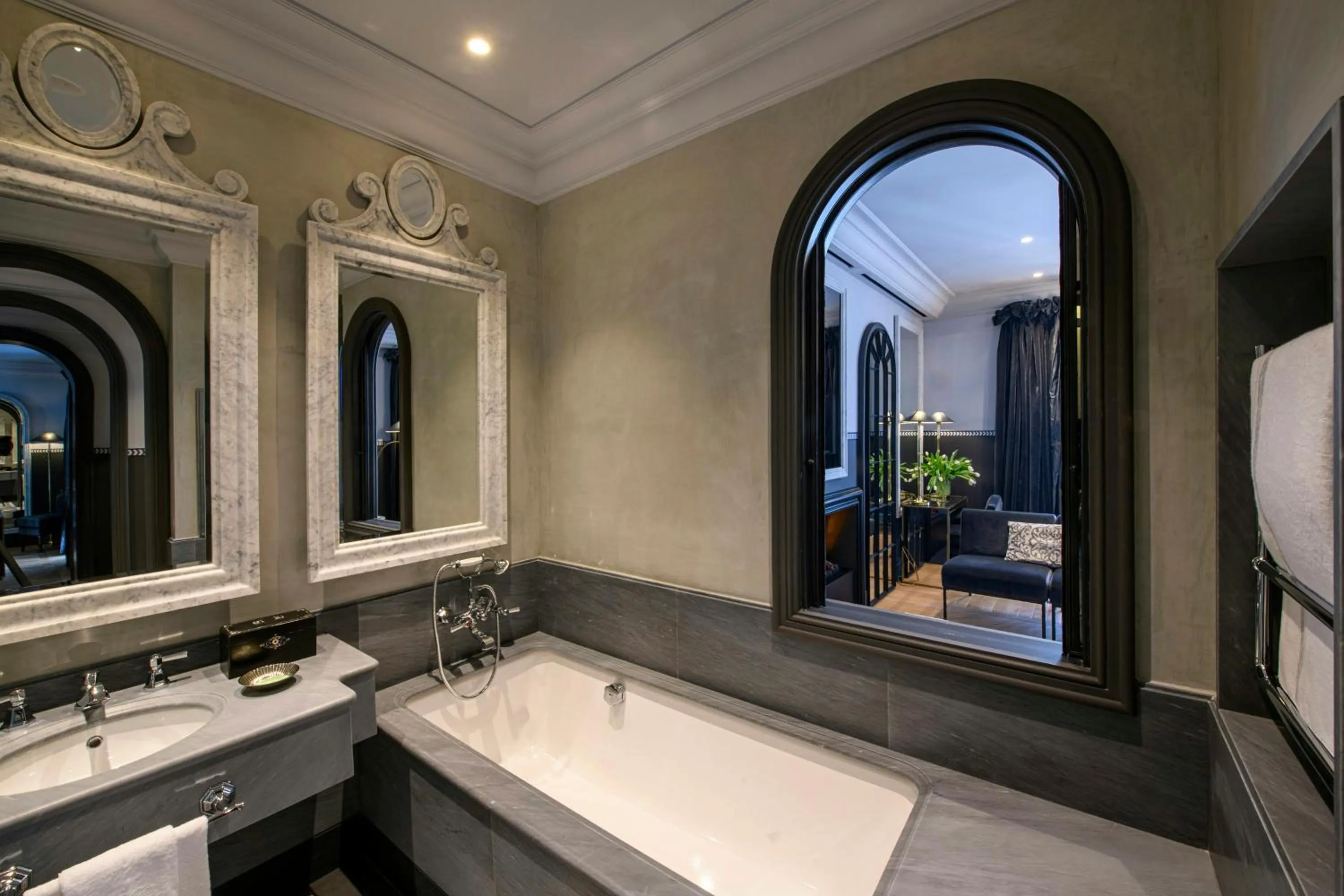 Bathroom in Helvetia&Bristol Firenze – Starhotels Collezione