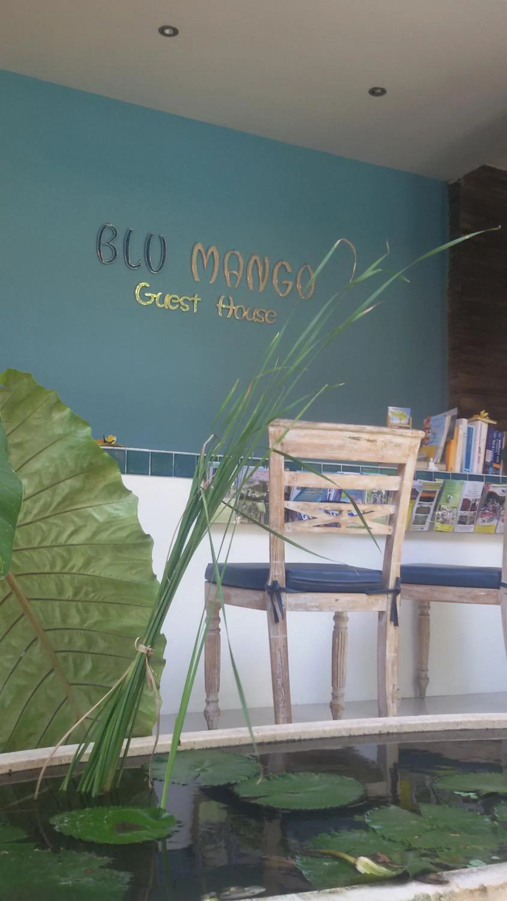 Lobby or reception, Bed in Blu Mango