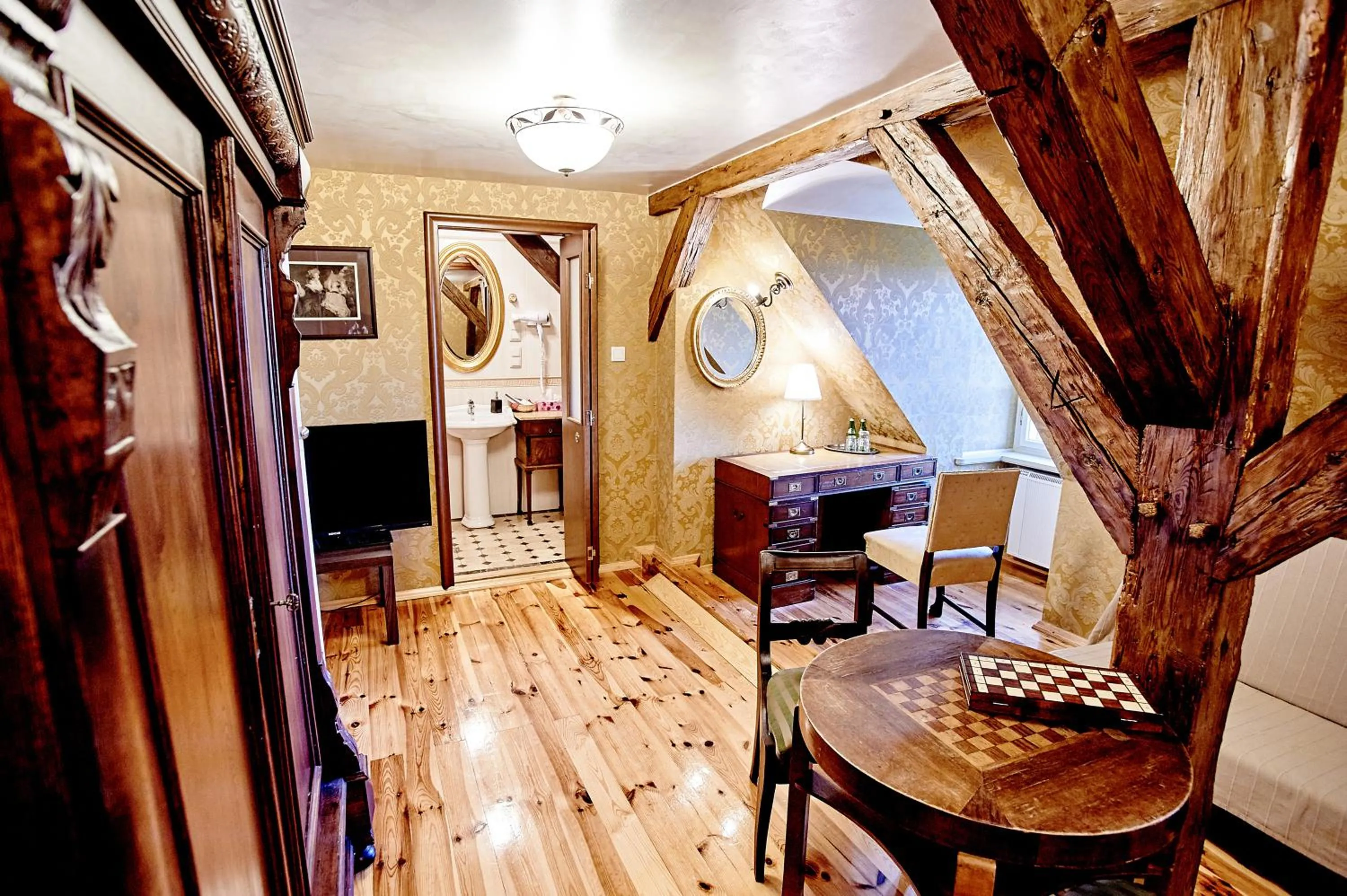 Photo of the whole room in Pałac Bażantarnia