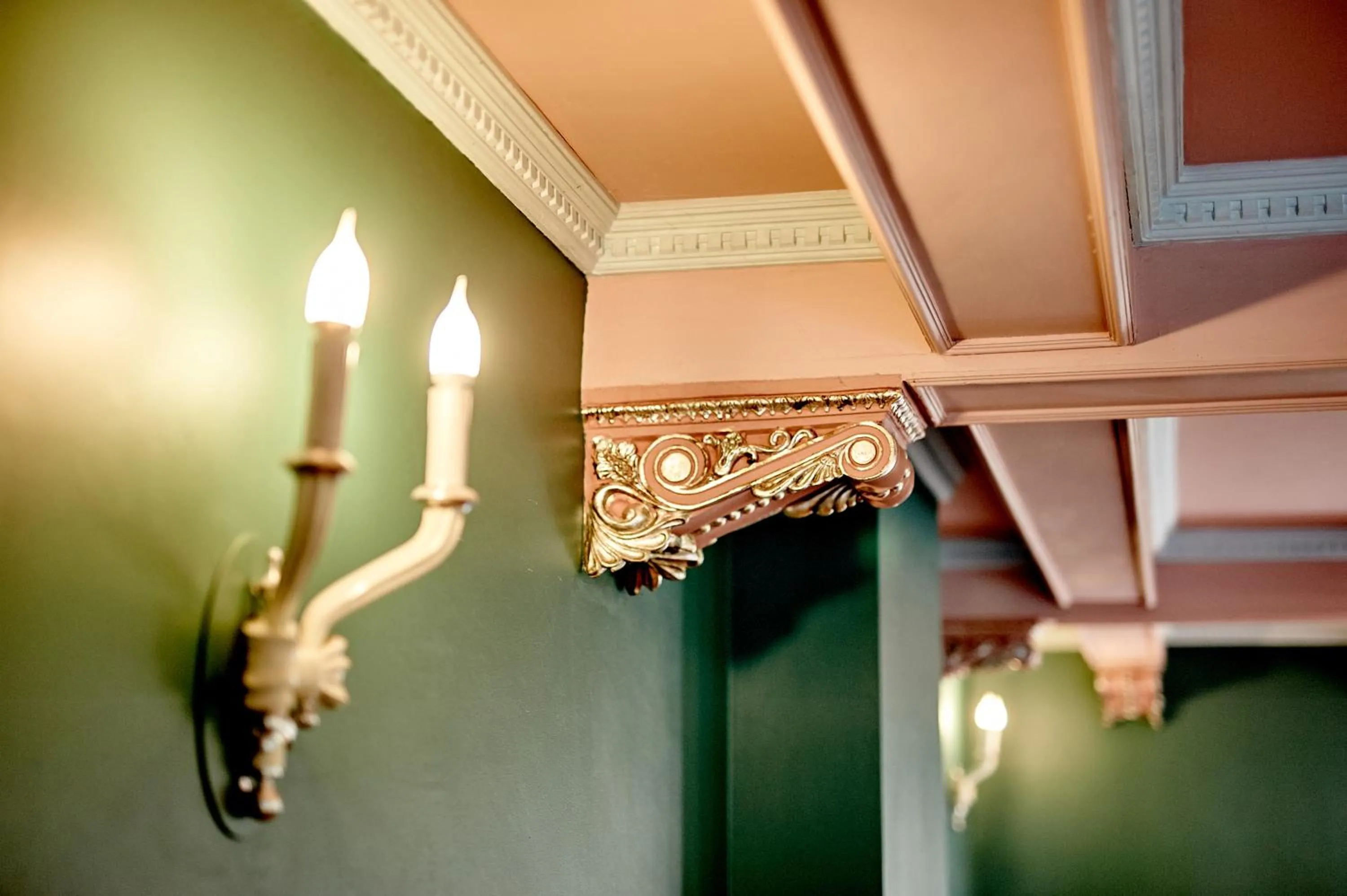 Decorative detail in Pałac Bażantarnia