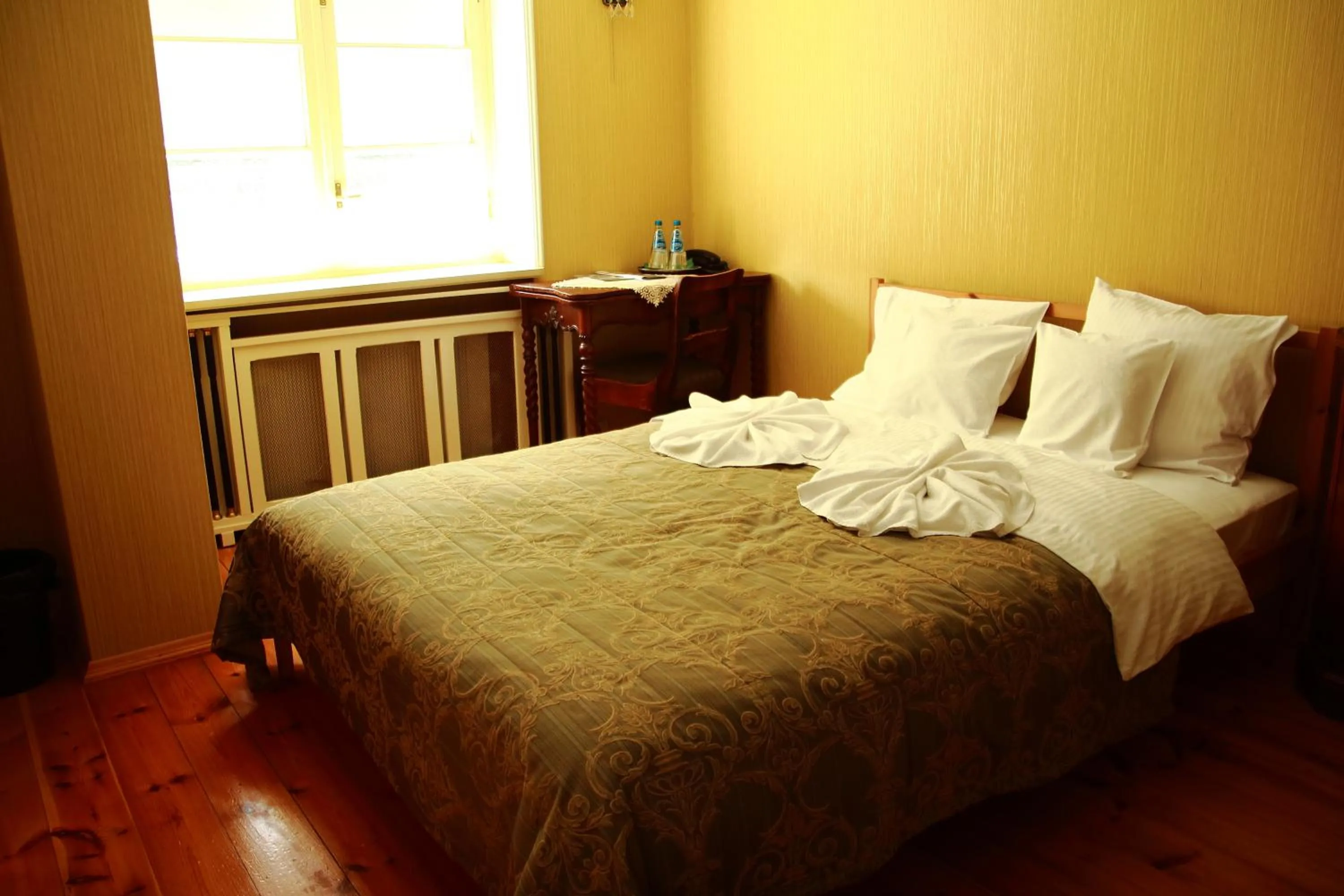 Photo of the whole room, Bed in Pałac Bażantarnia