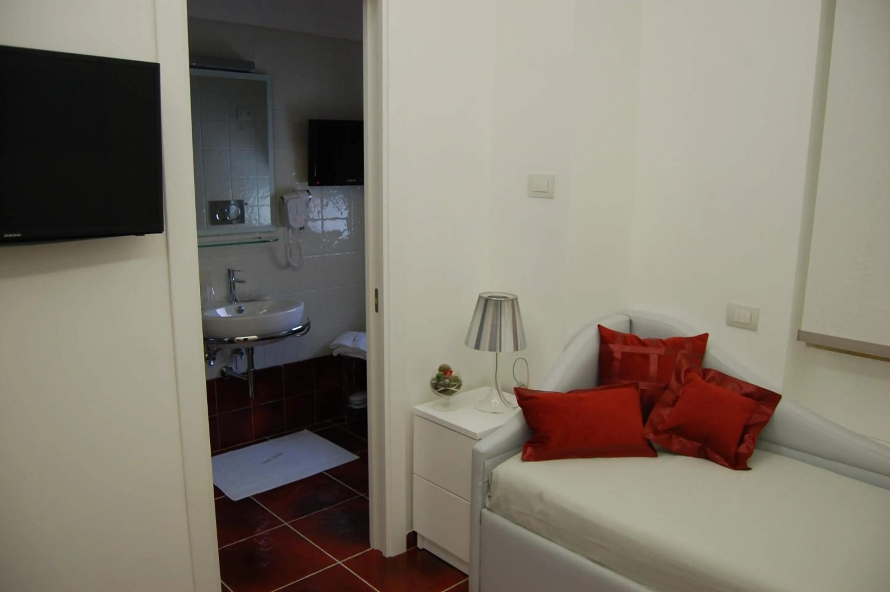 Decorative detail, Bed in La Madegra Seasuite