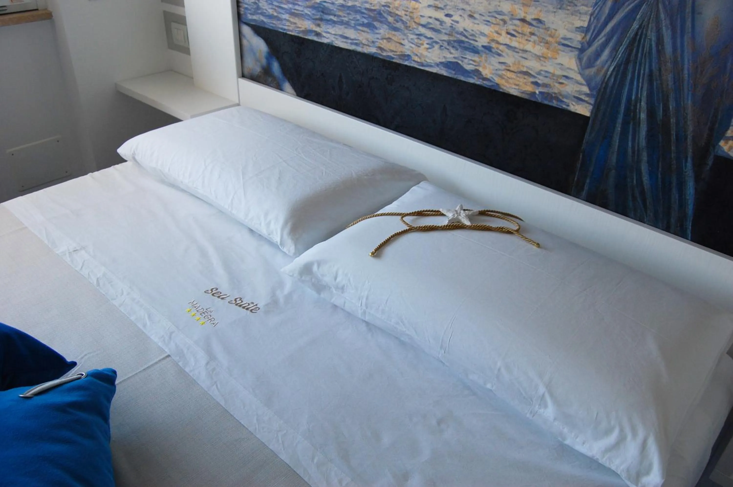 Decorative detail, Bed in La Madegra Seasuite