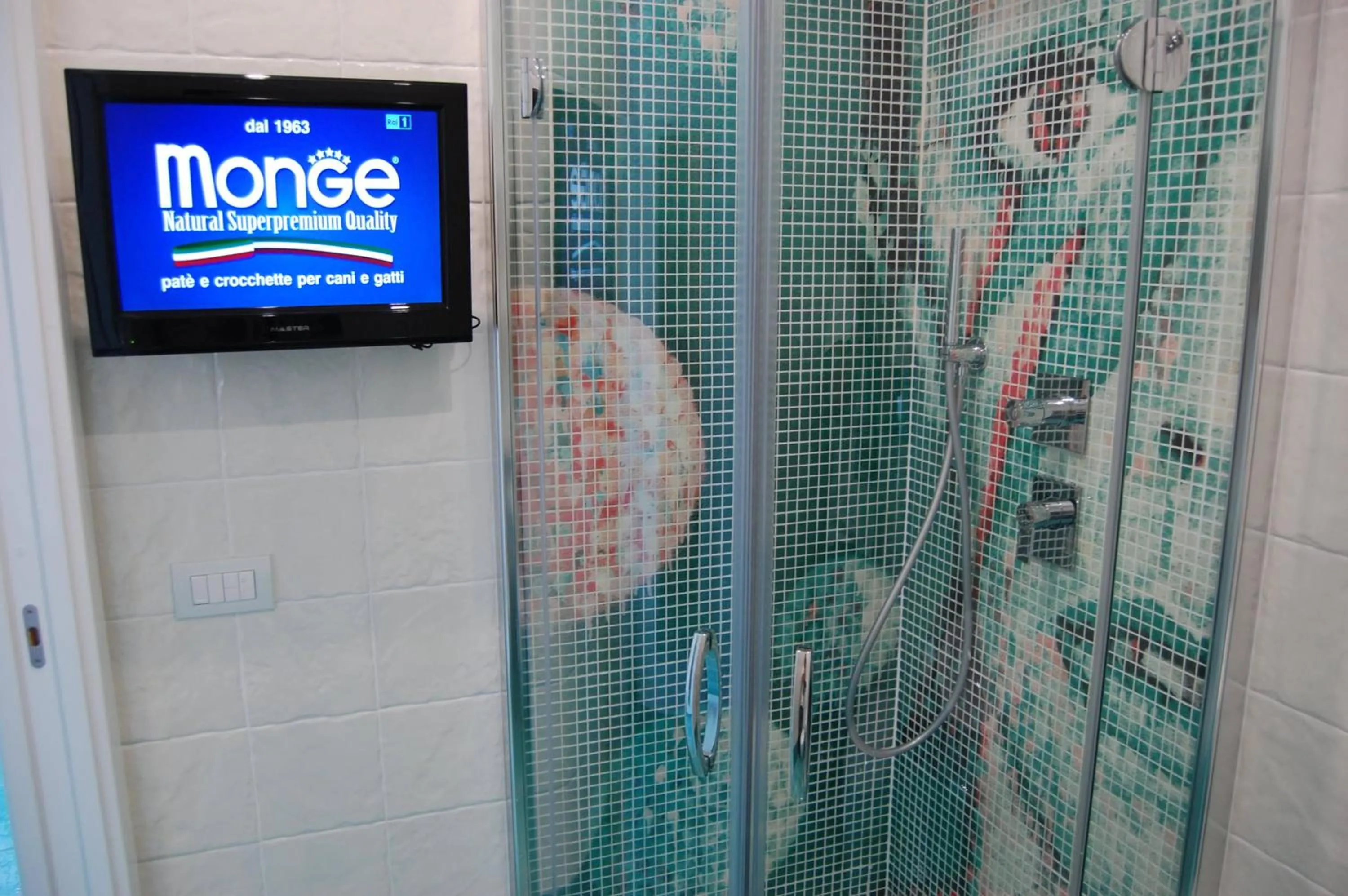 Shower in La Madegra Seasuite