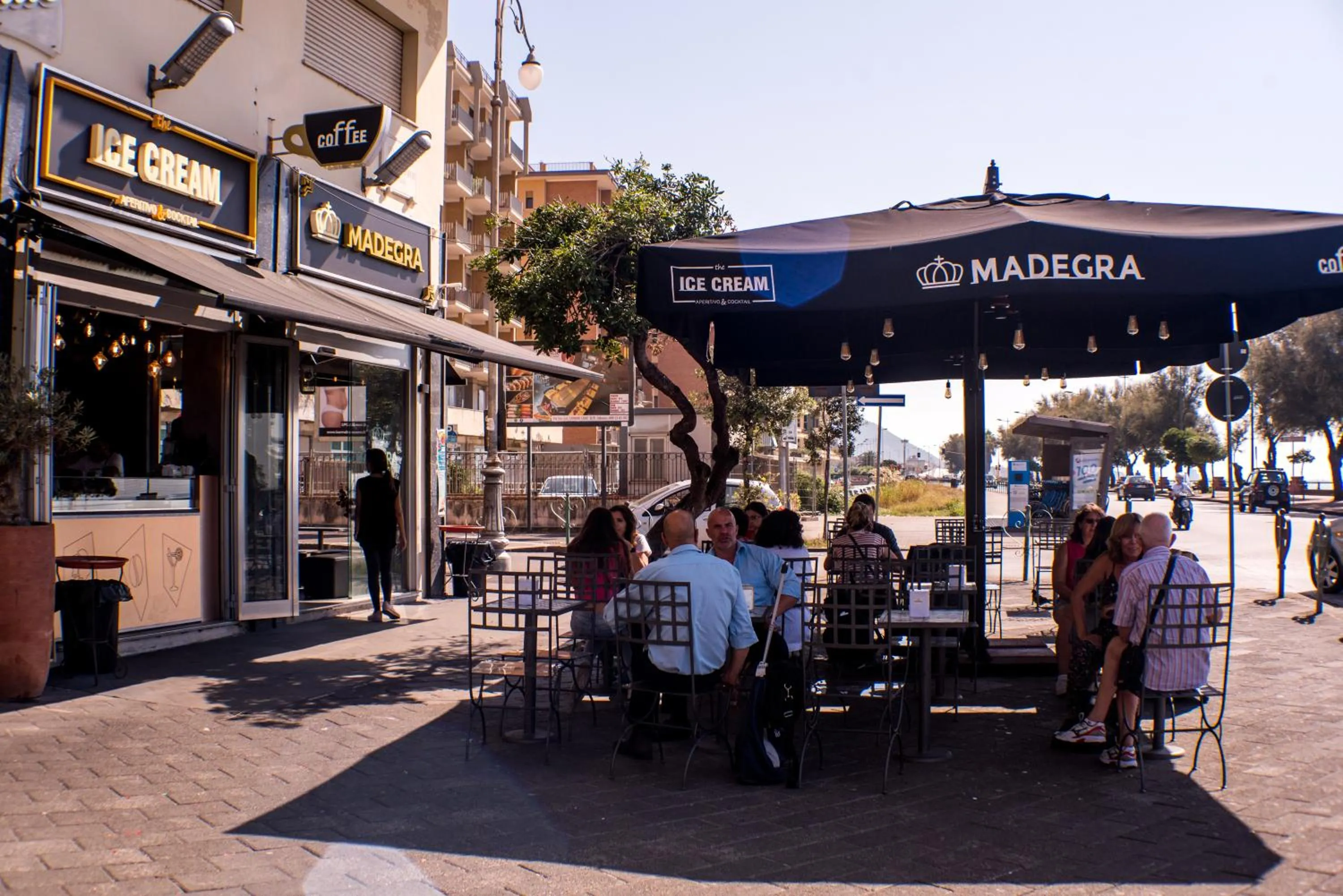 Restaurant/places to eat in La Madegra Seasuite