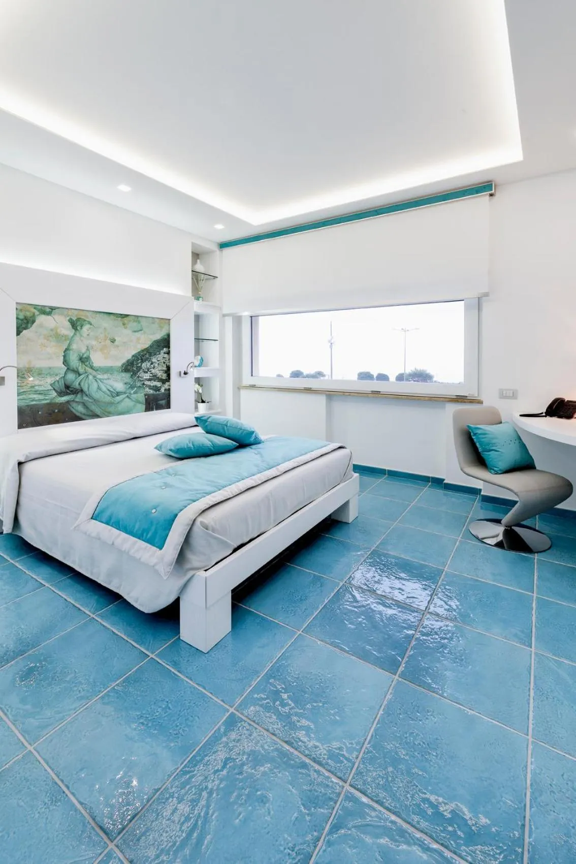 Photo of the whole room, Bed in La Madegra Seasuite