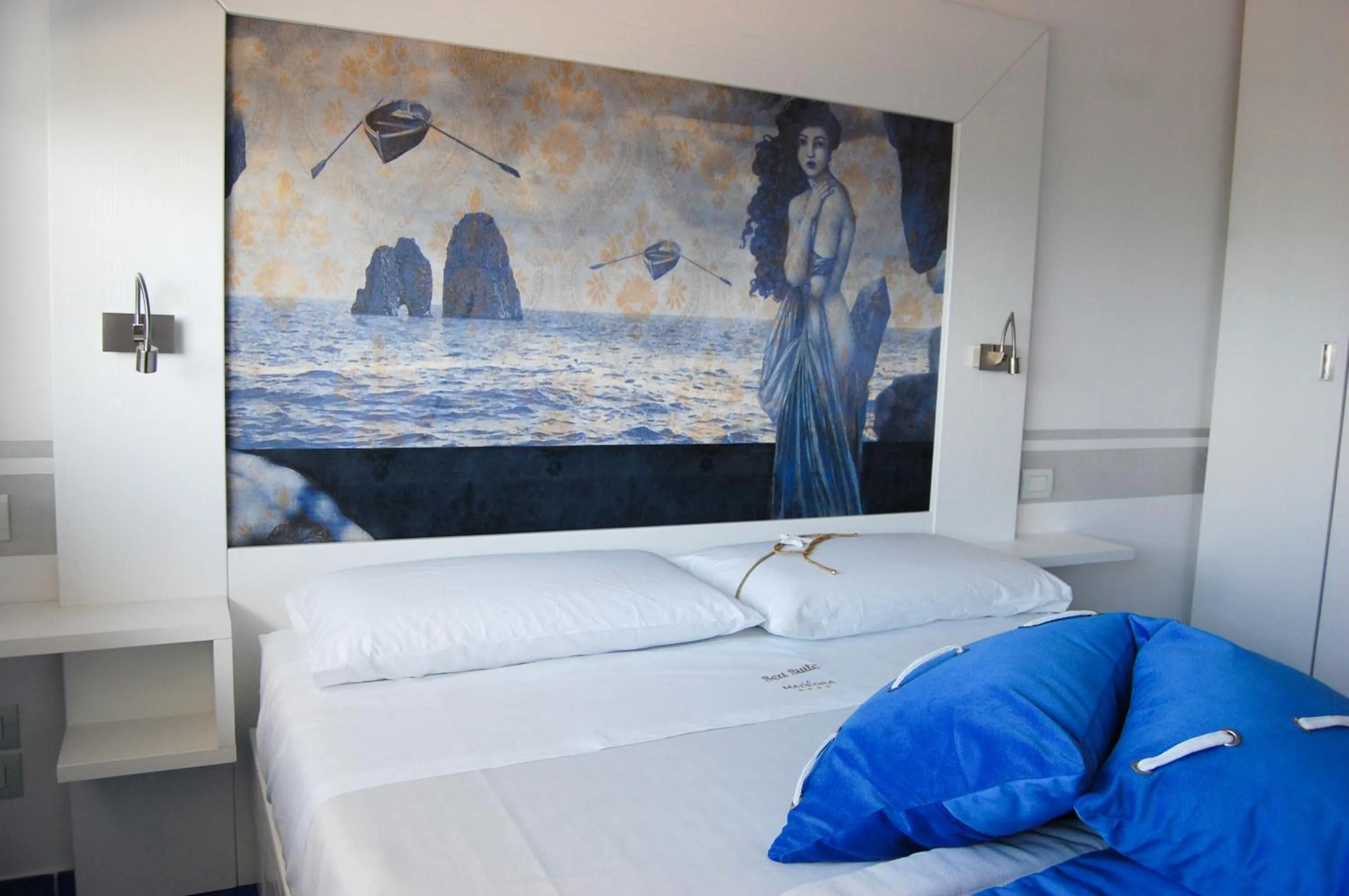 Decorative detail, Bed in La Madegra Seasuite