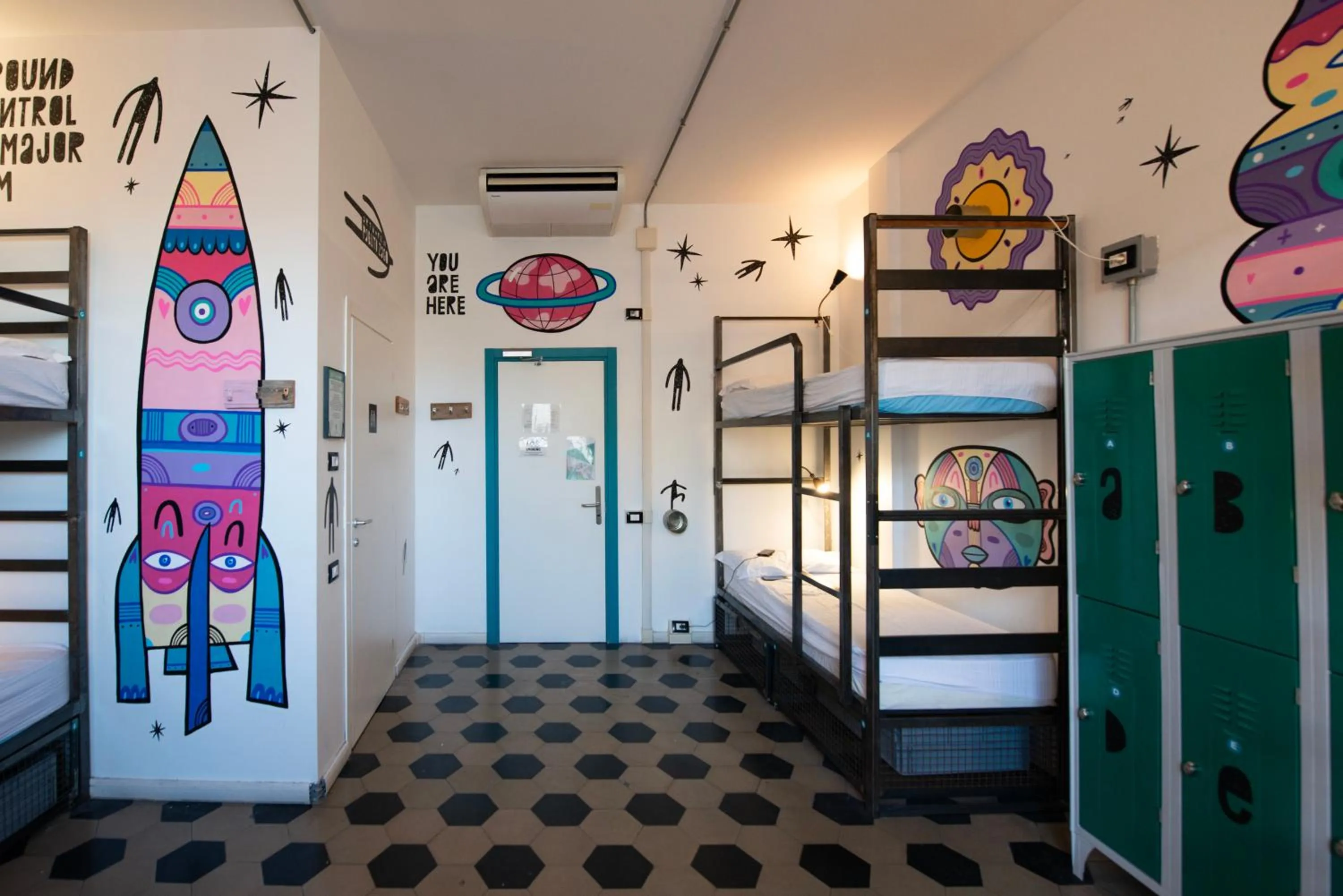 bunk bed in Madama Hostel & Bistrot