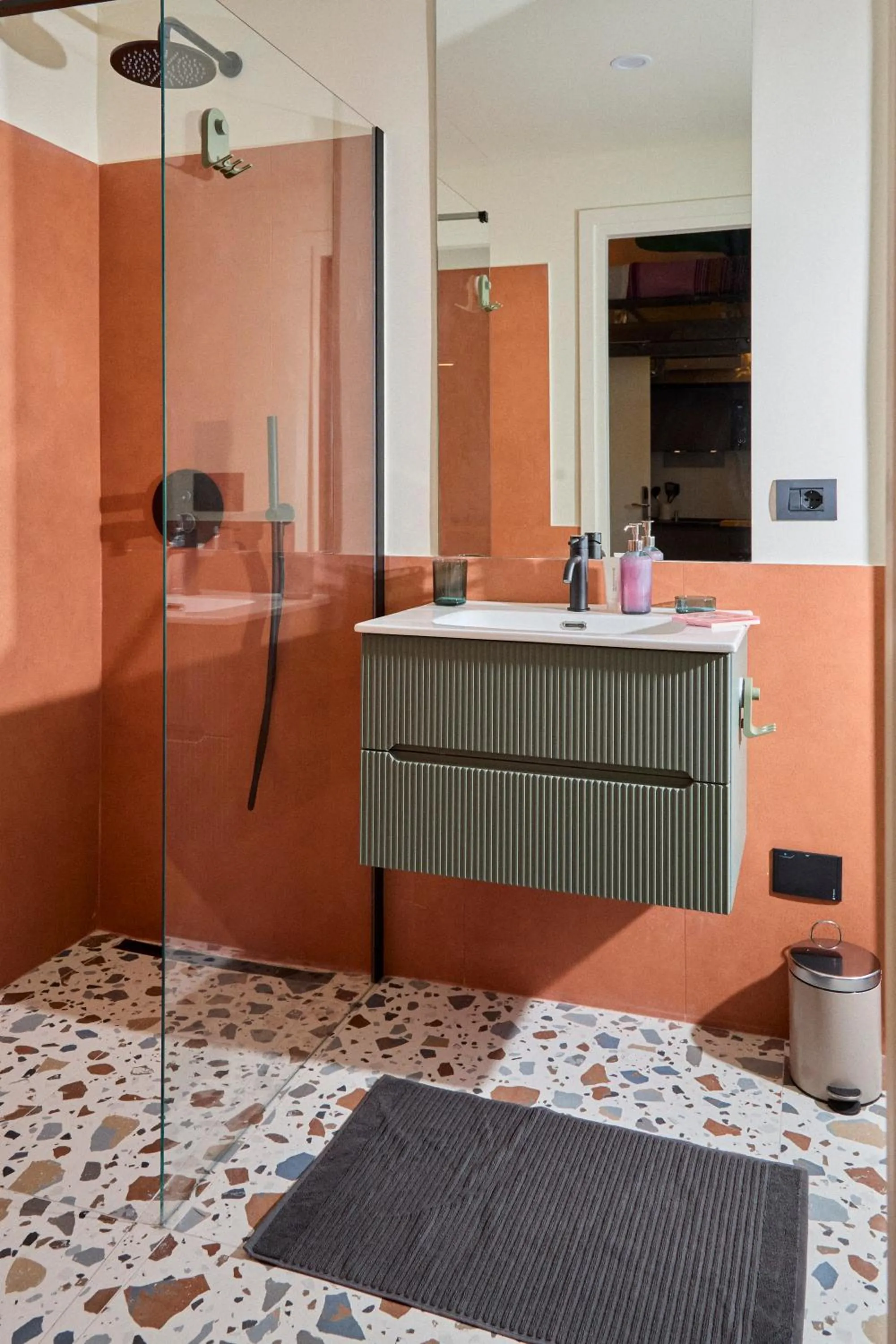 Shower in Madama Hostel & Bistrot