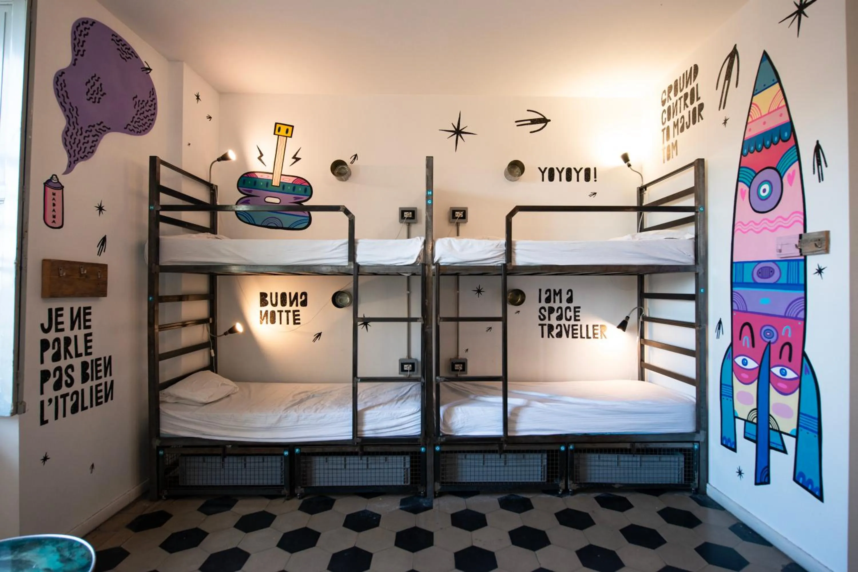 Bed in Madama Hostel & Bistrot