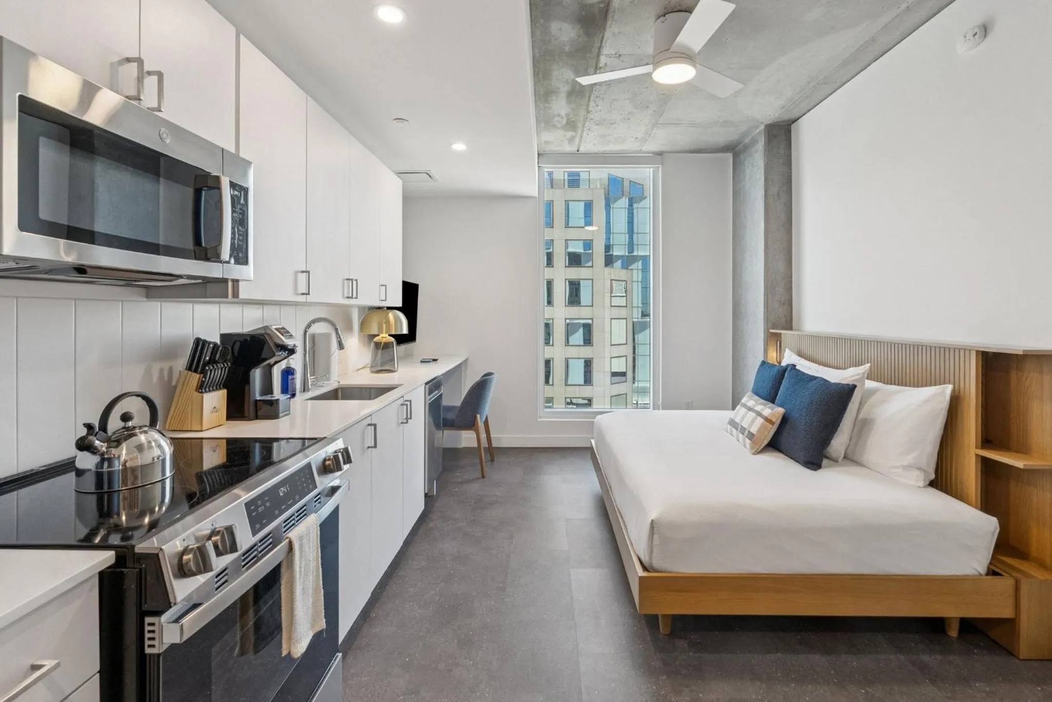 Photo of the whole room, Bed in Placemakr Downtown Phoenix