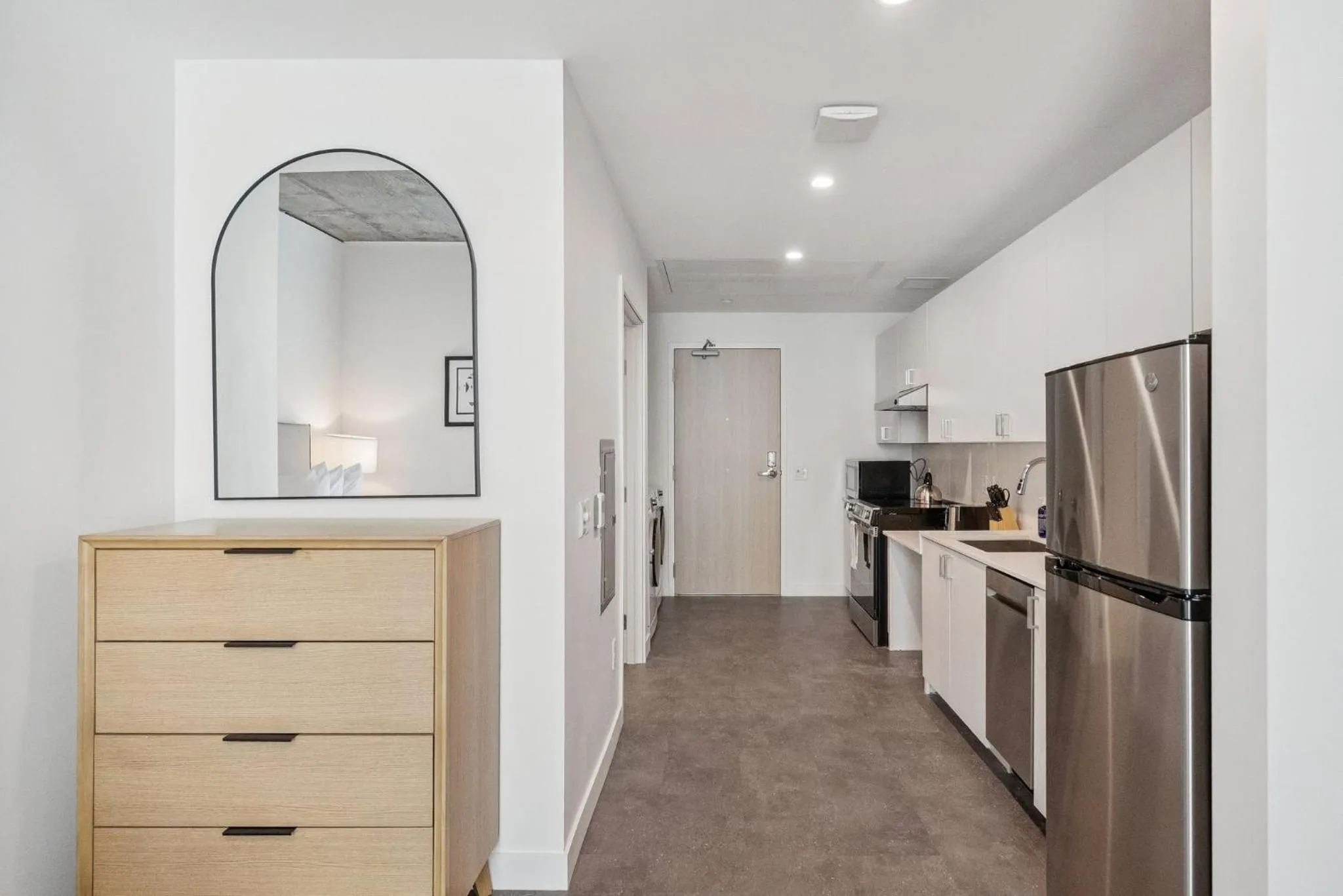 Kitchen or kitchenette in Placemakr Downtown Phoenix