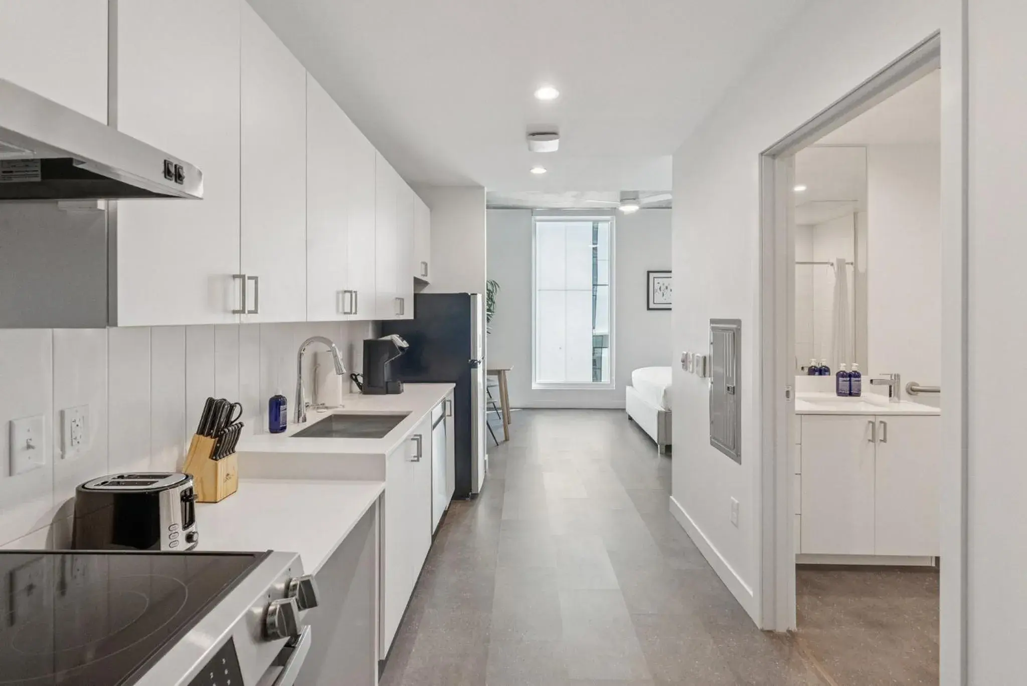 Queen Studio in Placemakr Downtown Phoenix Queen Studio in Placemakr Downtown Phoenix