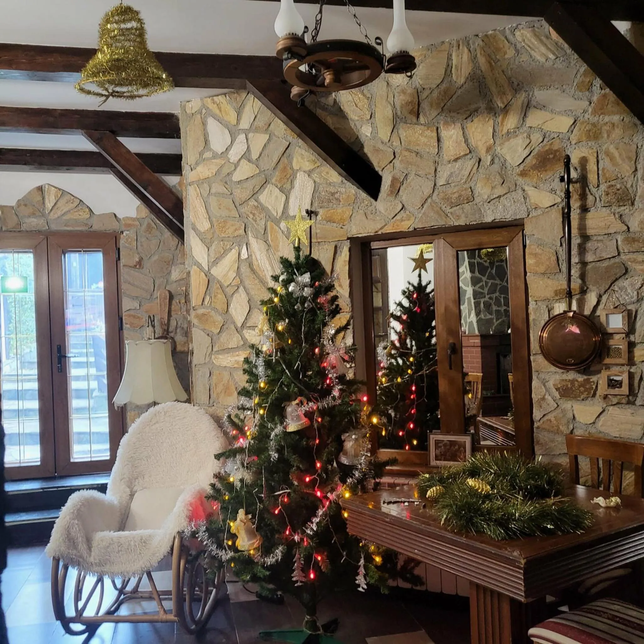 Restaurant/places to eat in Pensiunea Taverna Bucium