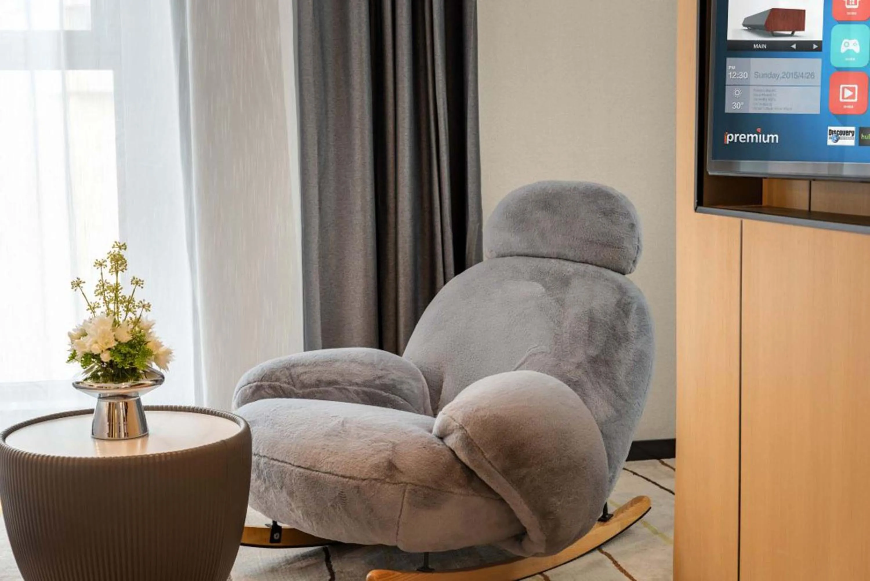 TV and multimedia in Pilot Hotel